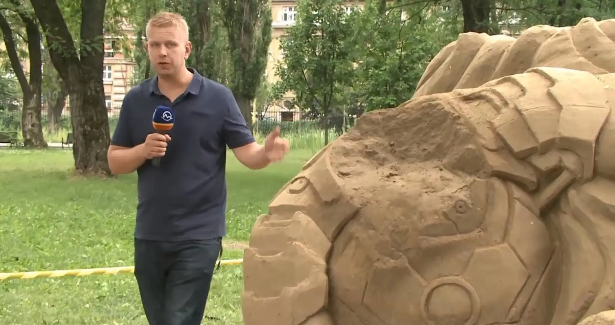 Soche vandali odkopli hlavu.jpg