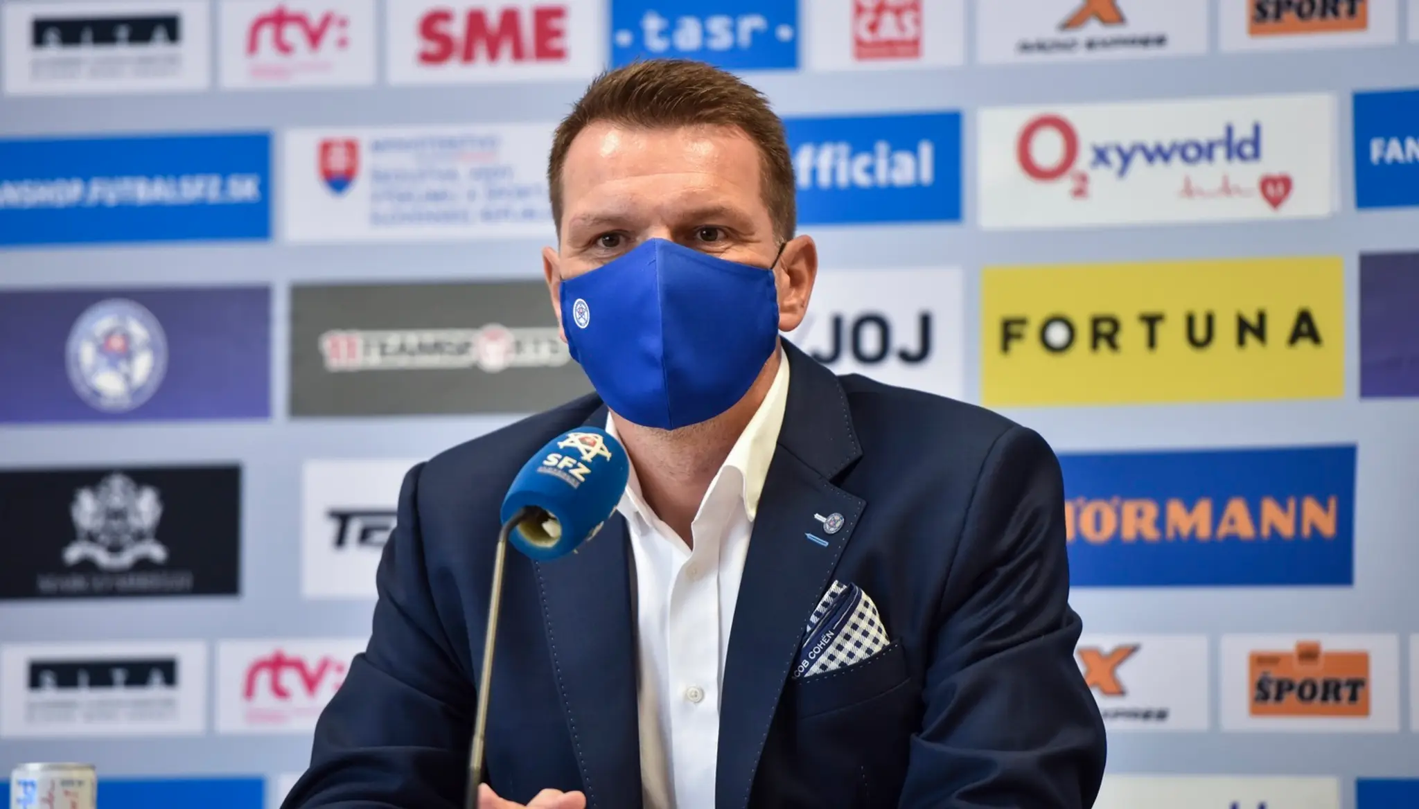 Na snímke tréner slovenskej futbalovej reprezentácie Štefan Tarkovič počas tlačovej konferencie k nominácii slovenského tímu.