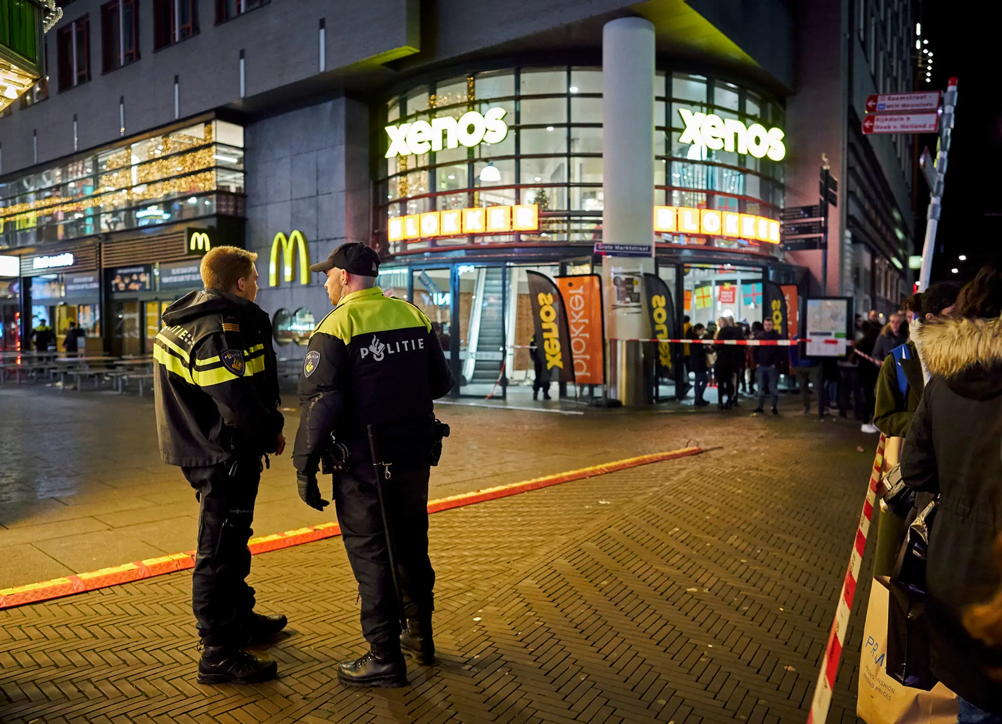 Polícia v holandskom Haagu uzavrela nákupnú ulicu po útoku nožom.
