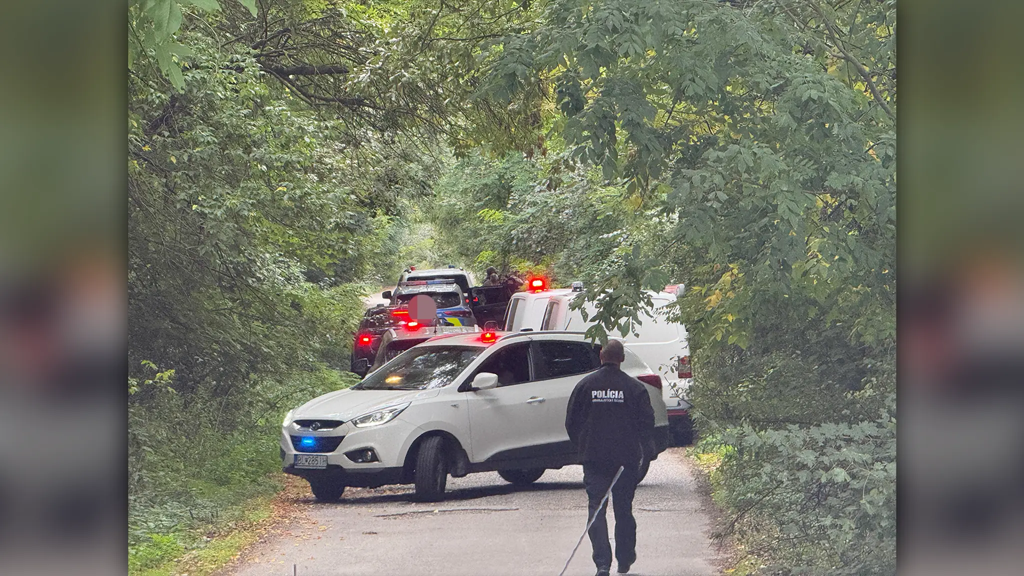 Veľké policajné manévre. Na juhu Slovenska hľadajú pozostatky nezvestného novinára