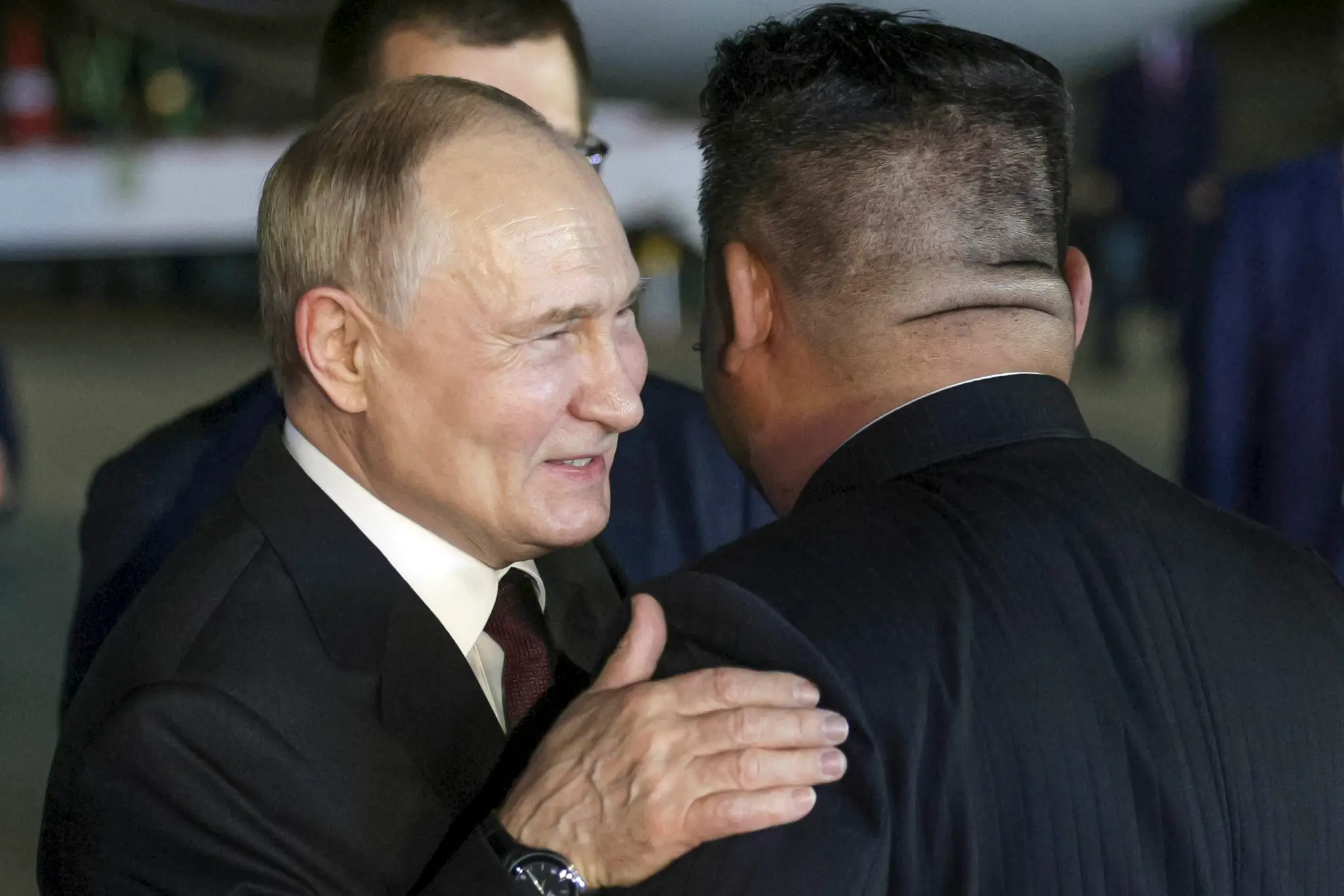 Na snímke ruský prezident Putin a líder KĽDR Kim Čong-un.