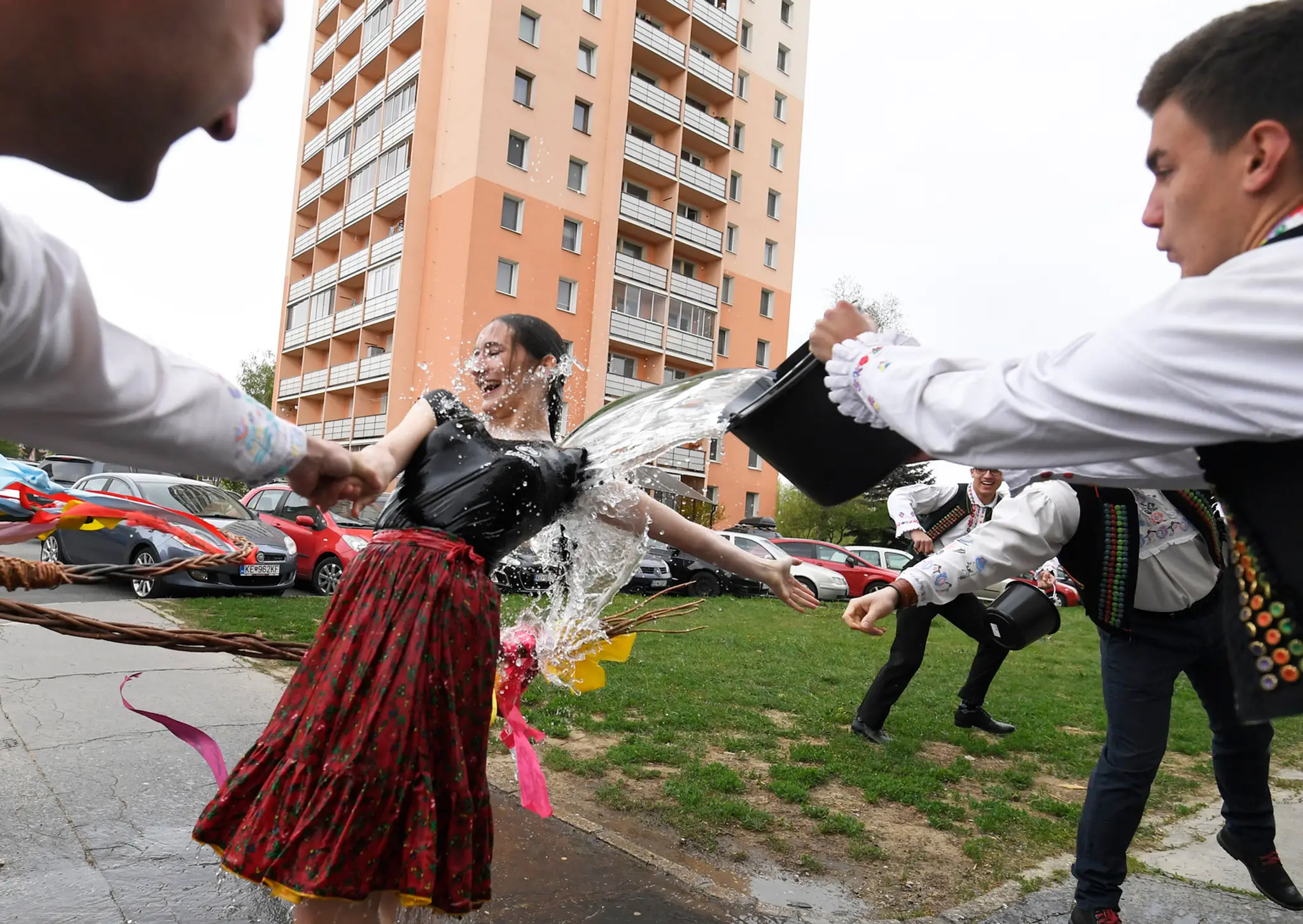 Veľkonočná oblievačka s folklórnym súborom Železiar v Košiciach.