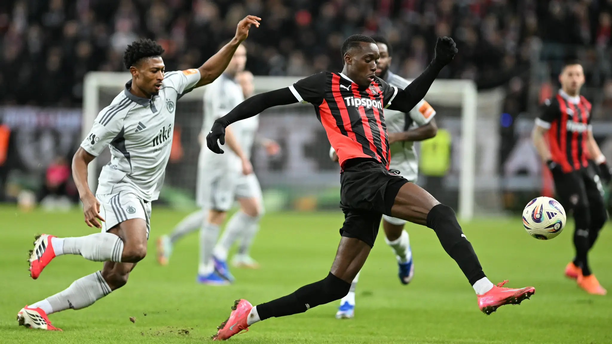Derby ovládli domáci.