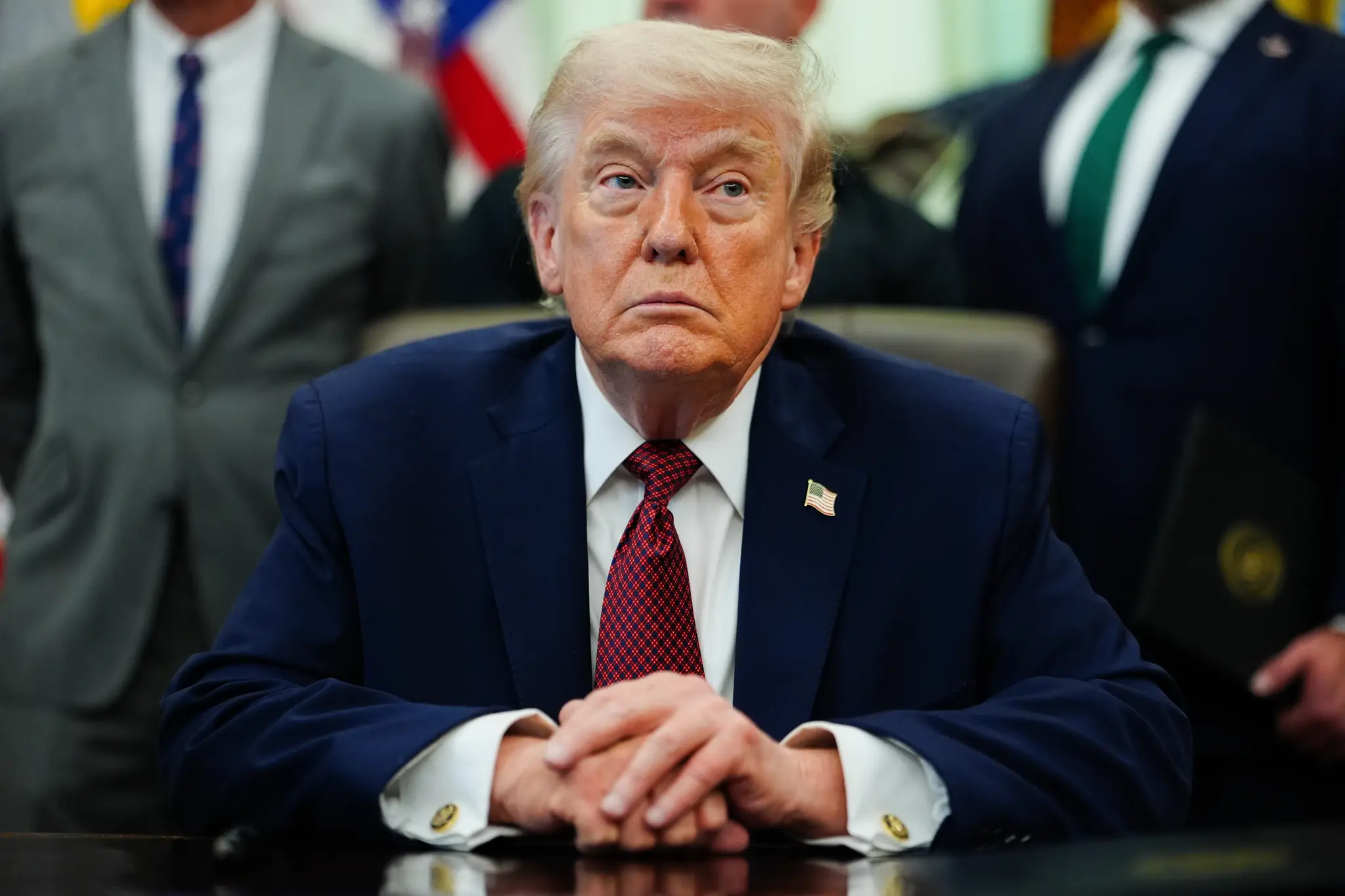 Na snímke americký prezident Donald Trump v Oválnej pracovni Bieleho domu vo Washingtone. 