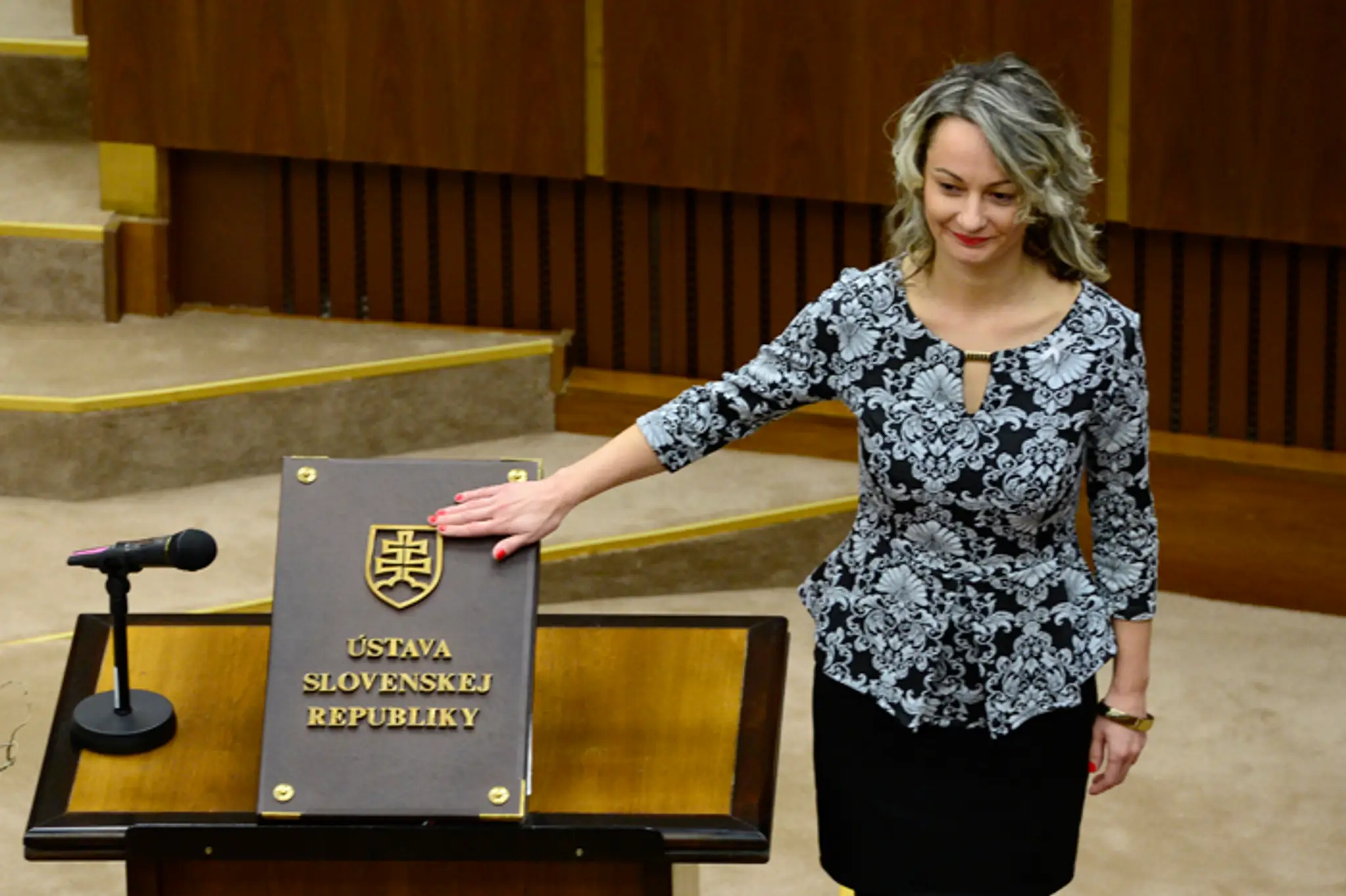 Soňa Gaborčáková (OĽaNO - NOVA) skladá poslanecký sľub.