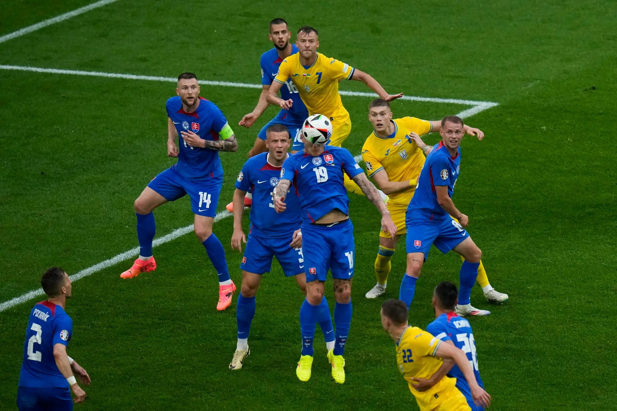 Slováci bránia v zápase proti Ukrajine