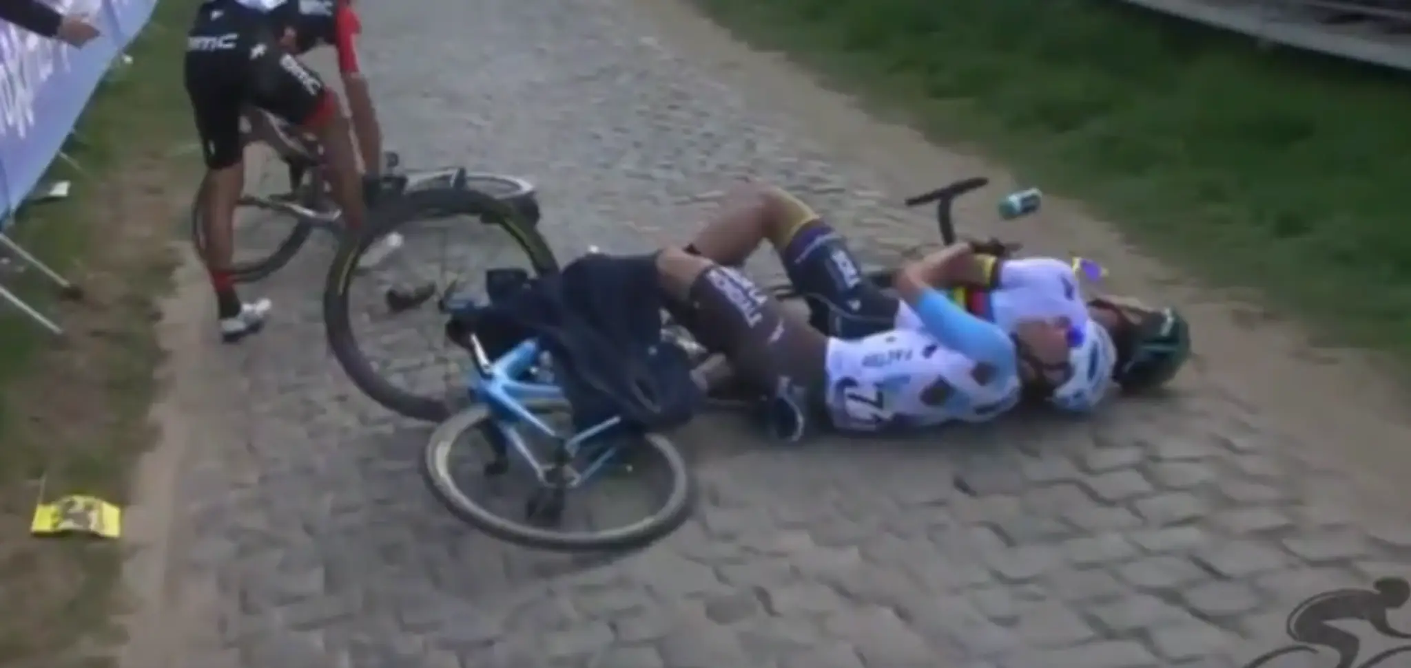 Pád Petra Sagana na pretekoch Okolo Flámska.