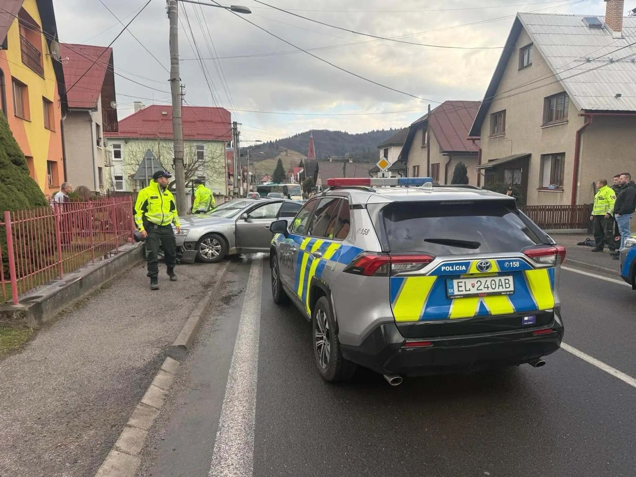 V obci Sedliacka Dubová zasahujú policajti