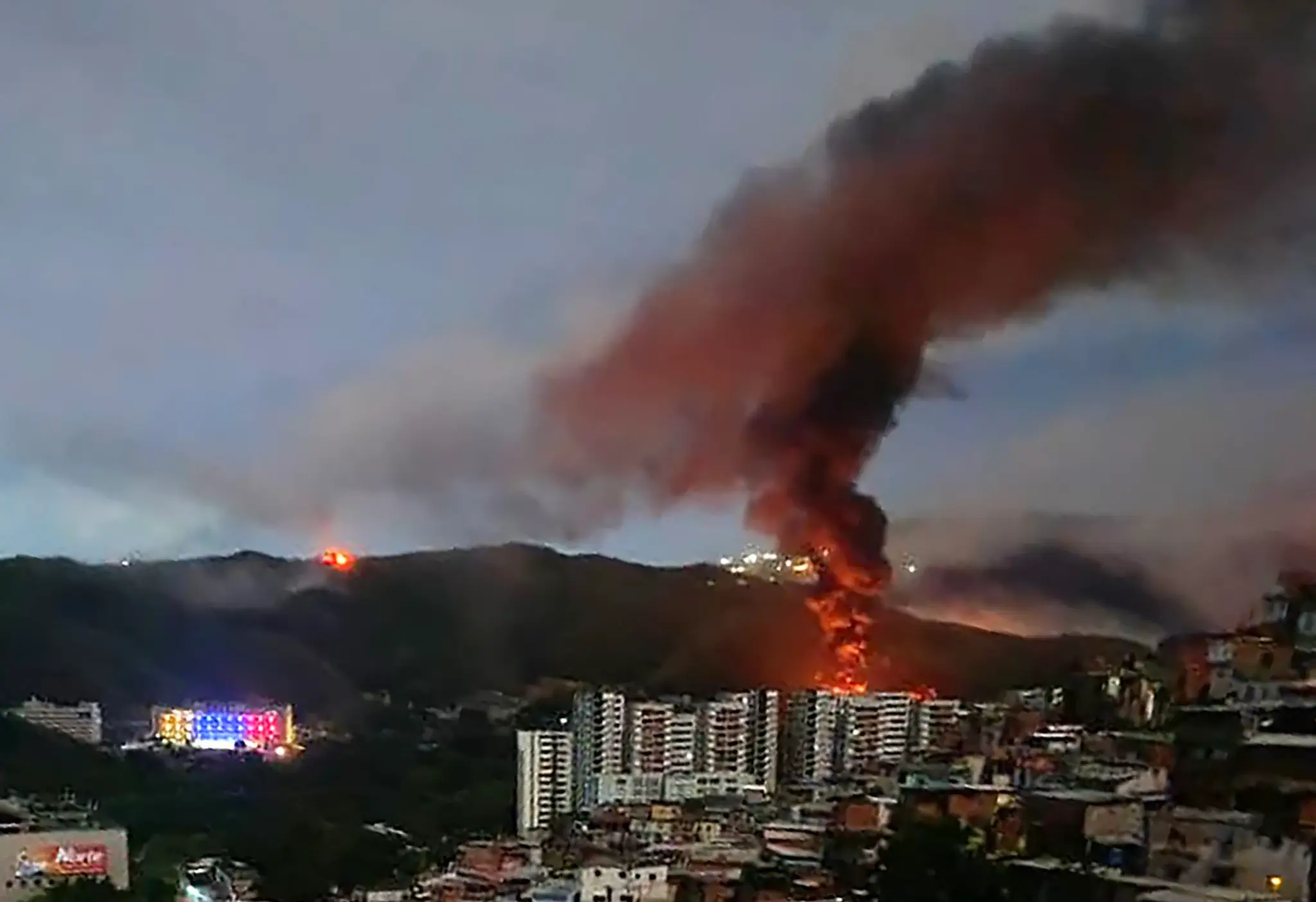 Caracasom otriasla séria explózií 