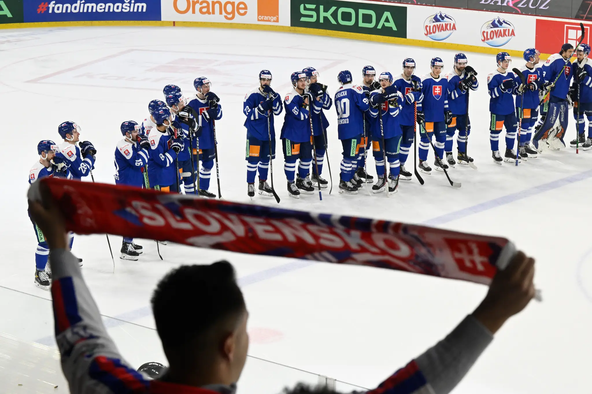 Slovenskí hokejisti po prípravnom zápase s Rakúskom.