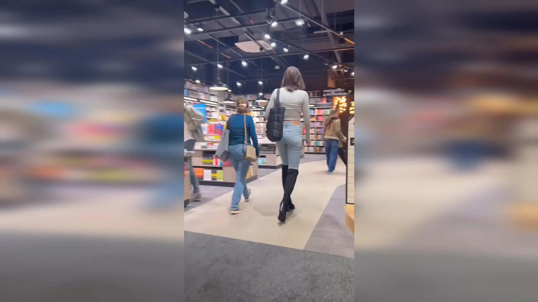 Bronislava Mareková v kníhkupectve