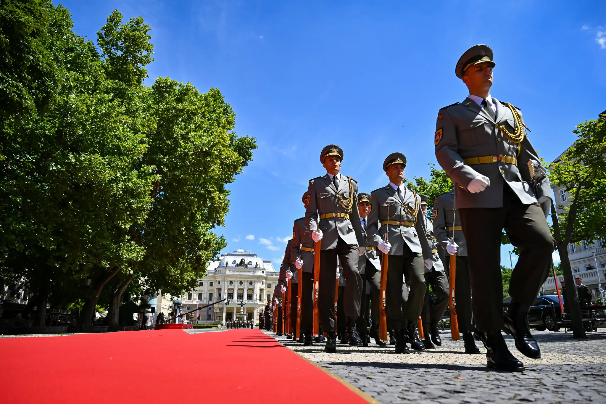 Prehliadka armády po inaugurácii prezidenta Petra Pellegriniho.