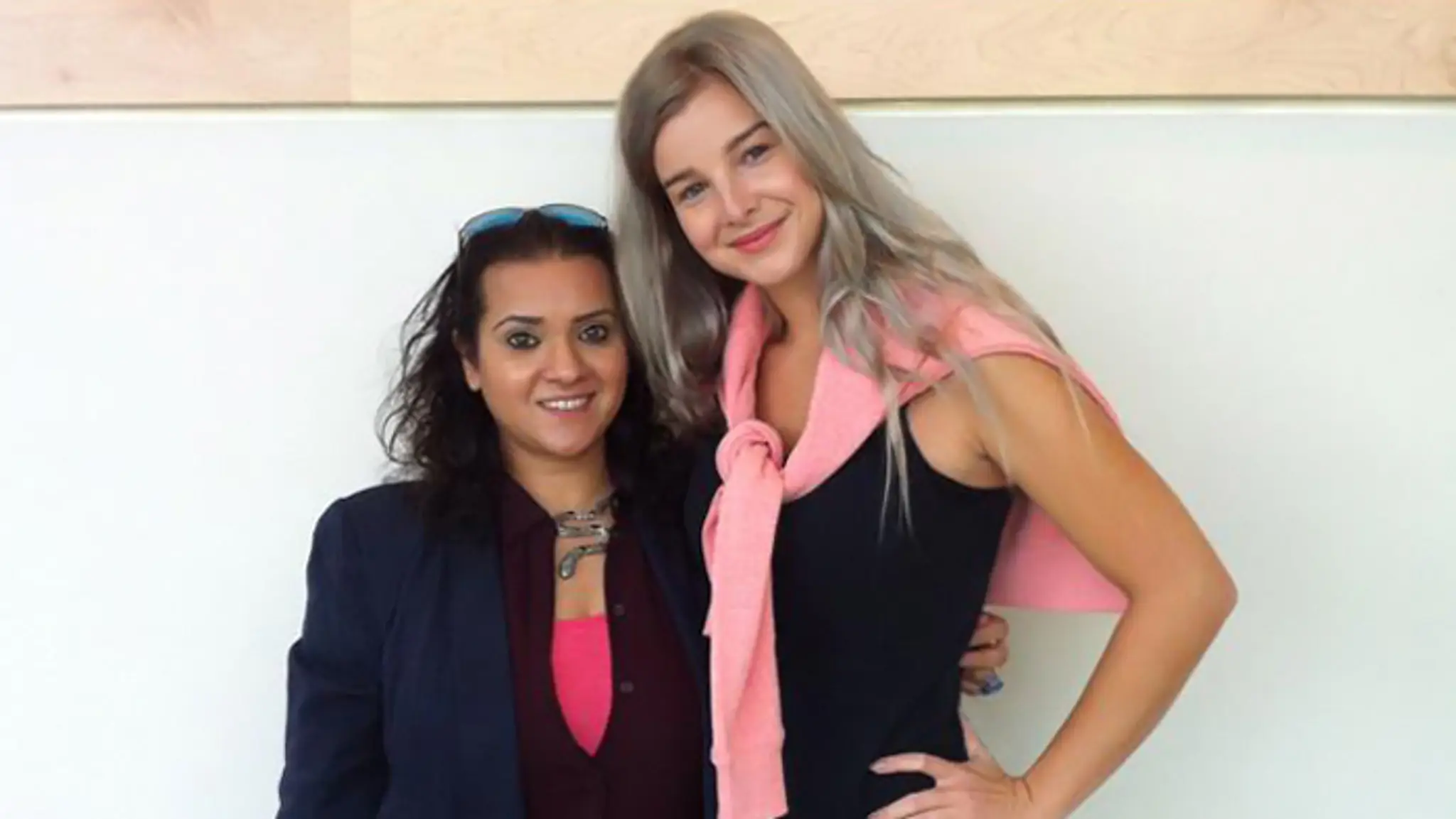 Aliyah Pandolfi, princezná pôvodom z Kašmíru s Marou Szabovou.