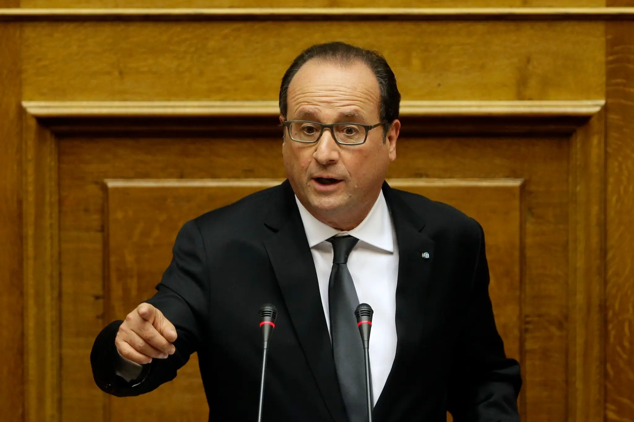 Na snímke uprostred francúzsky prezident Francois Hollande