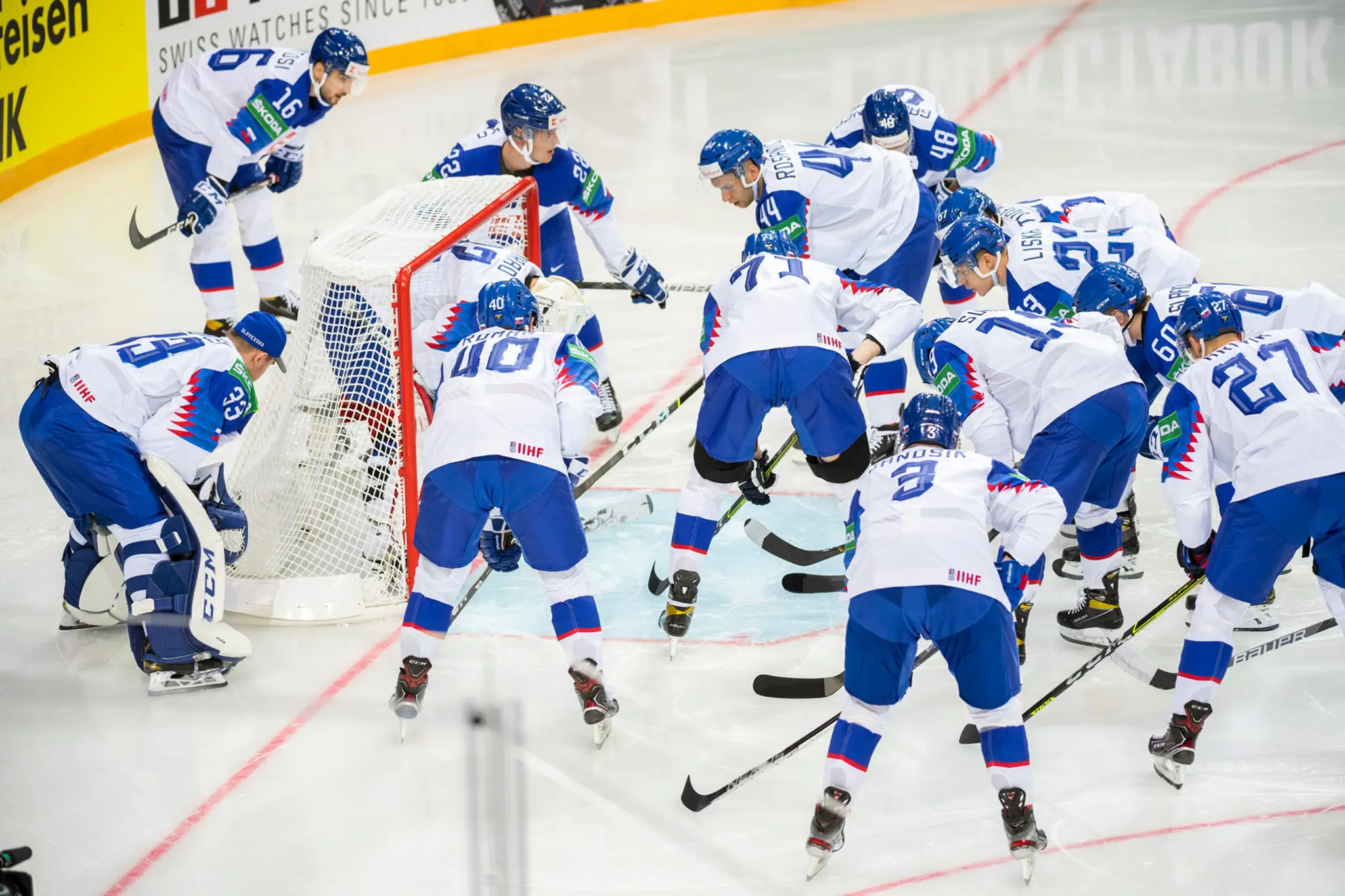 Na snímke slovenskí hokejisti