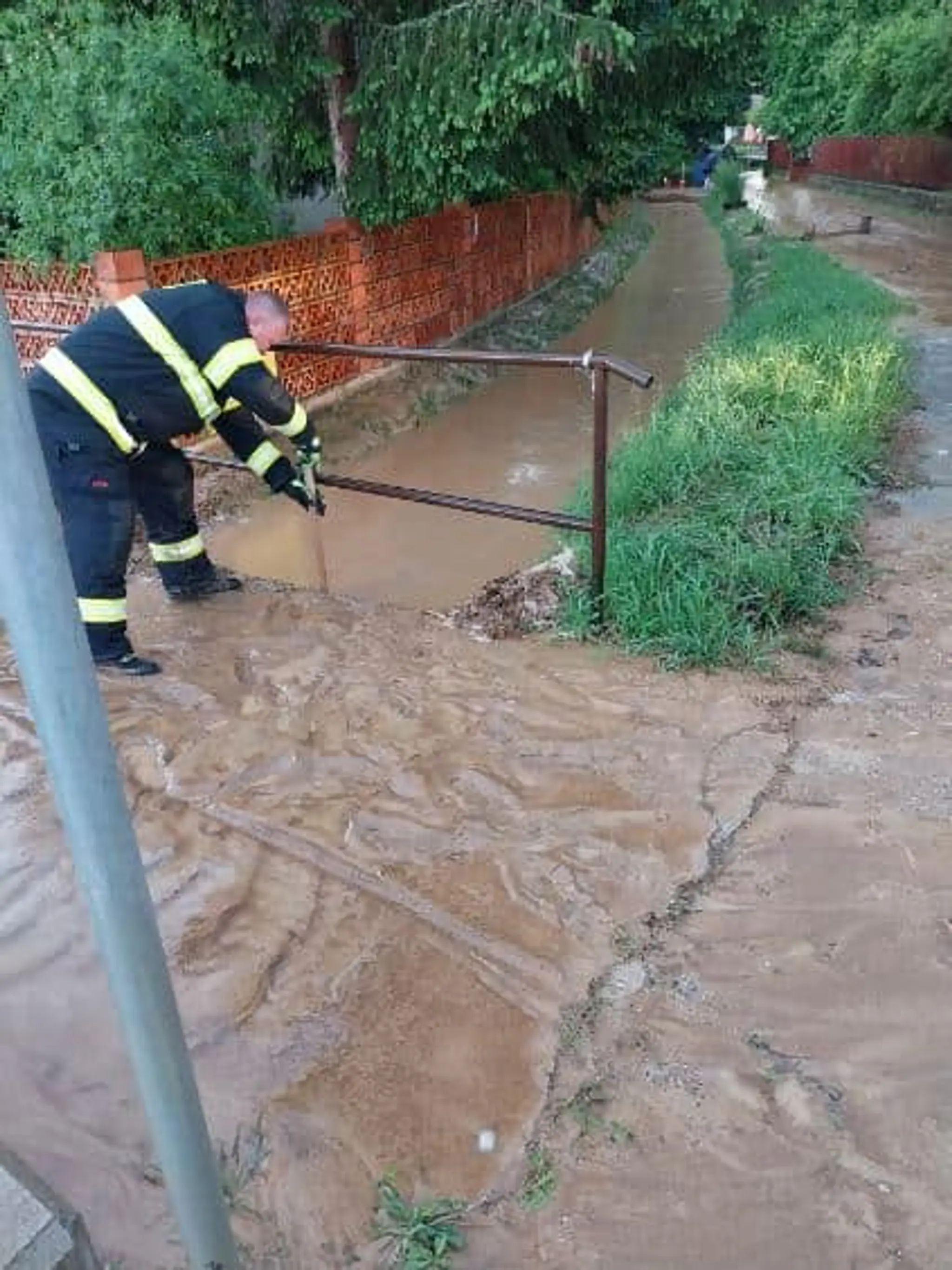 Škody po bleskových povodniach v Návojovciach.