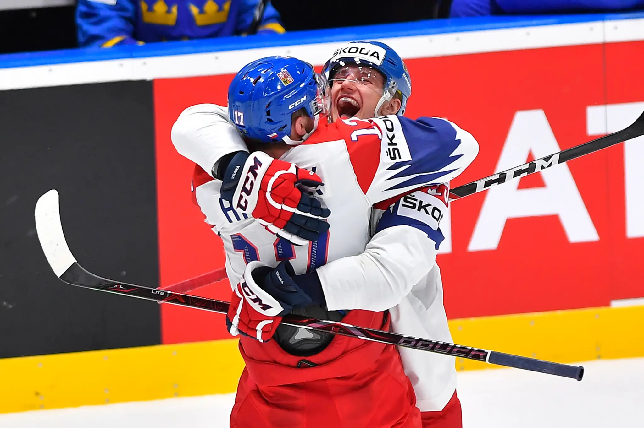 Čech Dominik Kubalík oslavuje gól proti Švédsku na MS 2019.