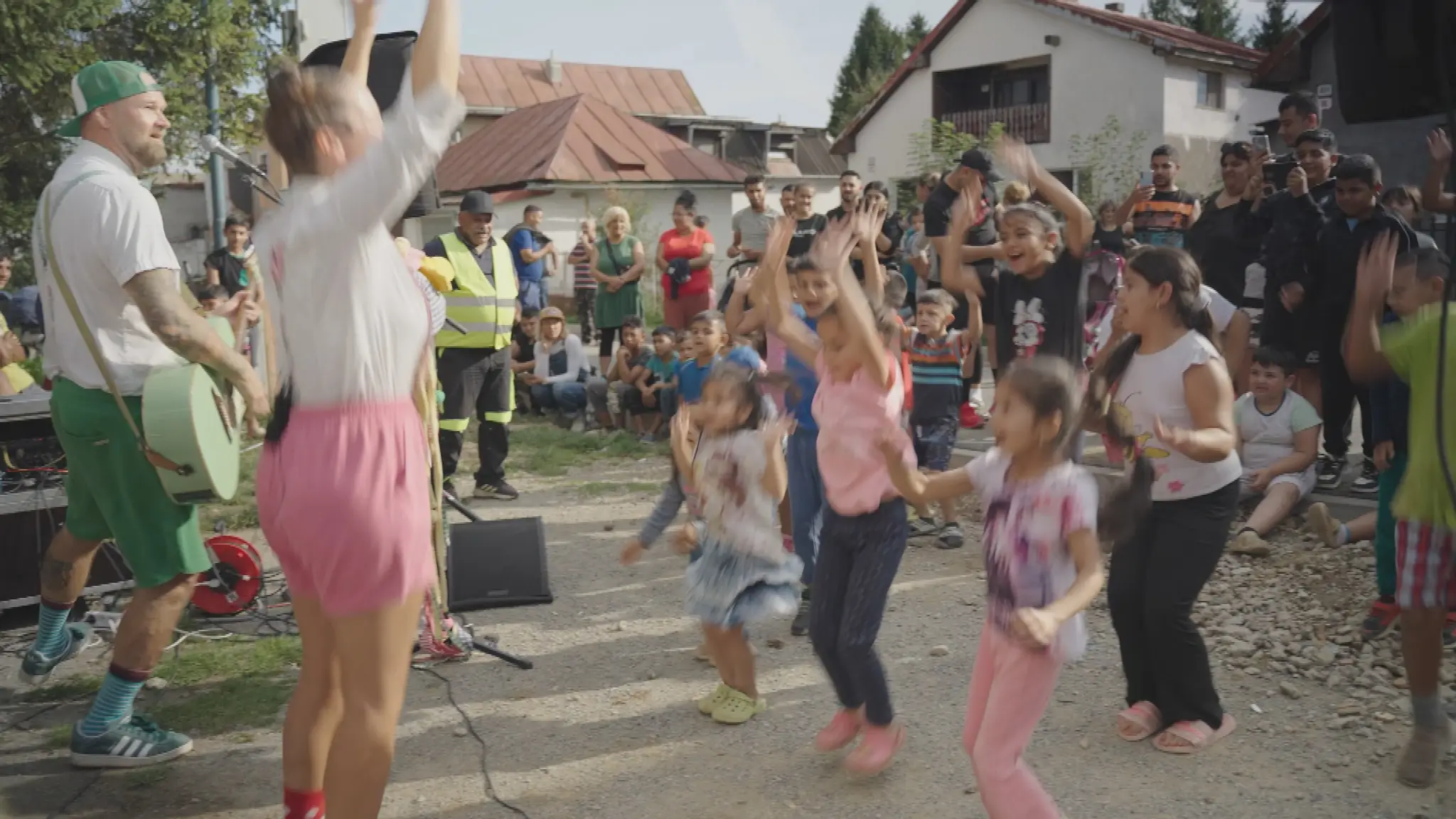 Koncert v rómskej osade