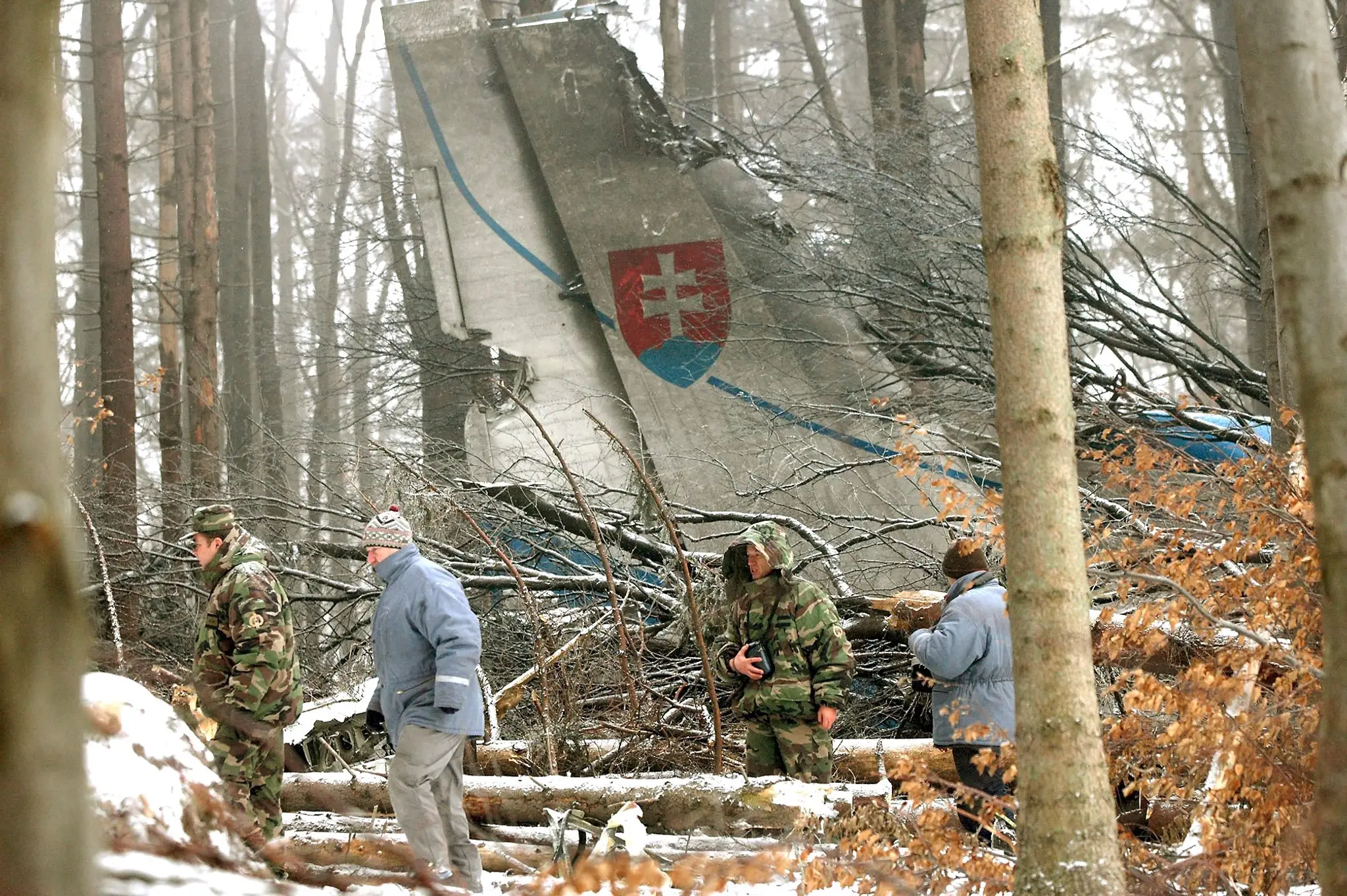 Trosky padnutého lietadla pri maďarskej obci Hejce