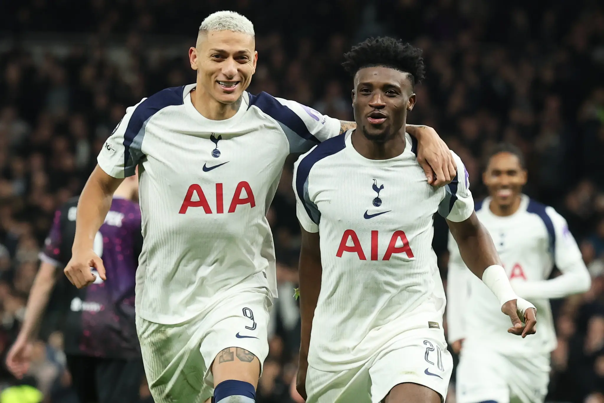 Gólová radosť hráčov Tottenhamu.