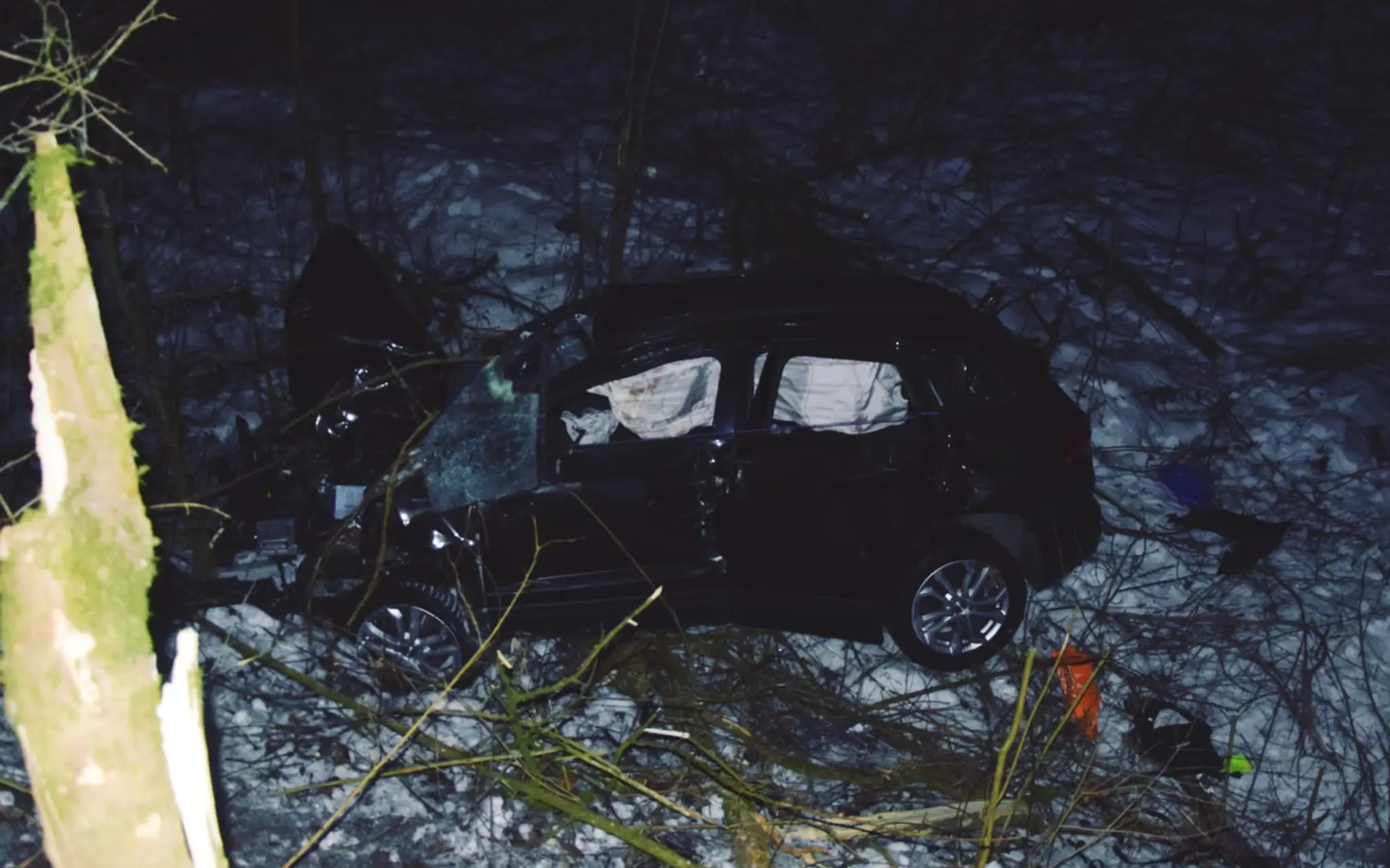 Havarované auto po tragickej nehode neďaleko Banskej Bystrice.