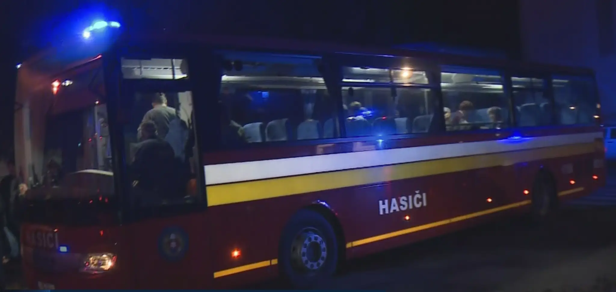 Hasičský autobus.