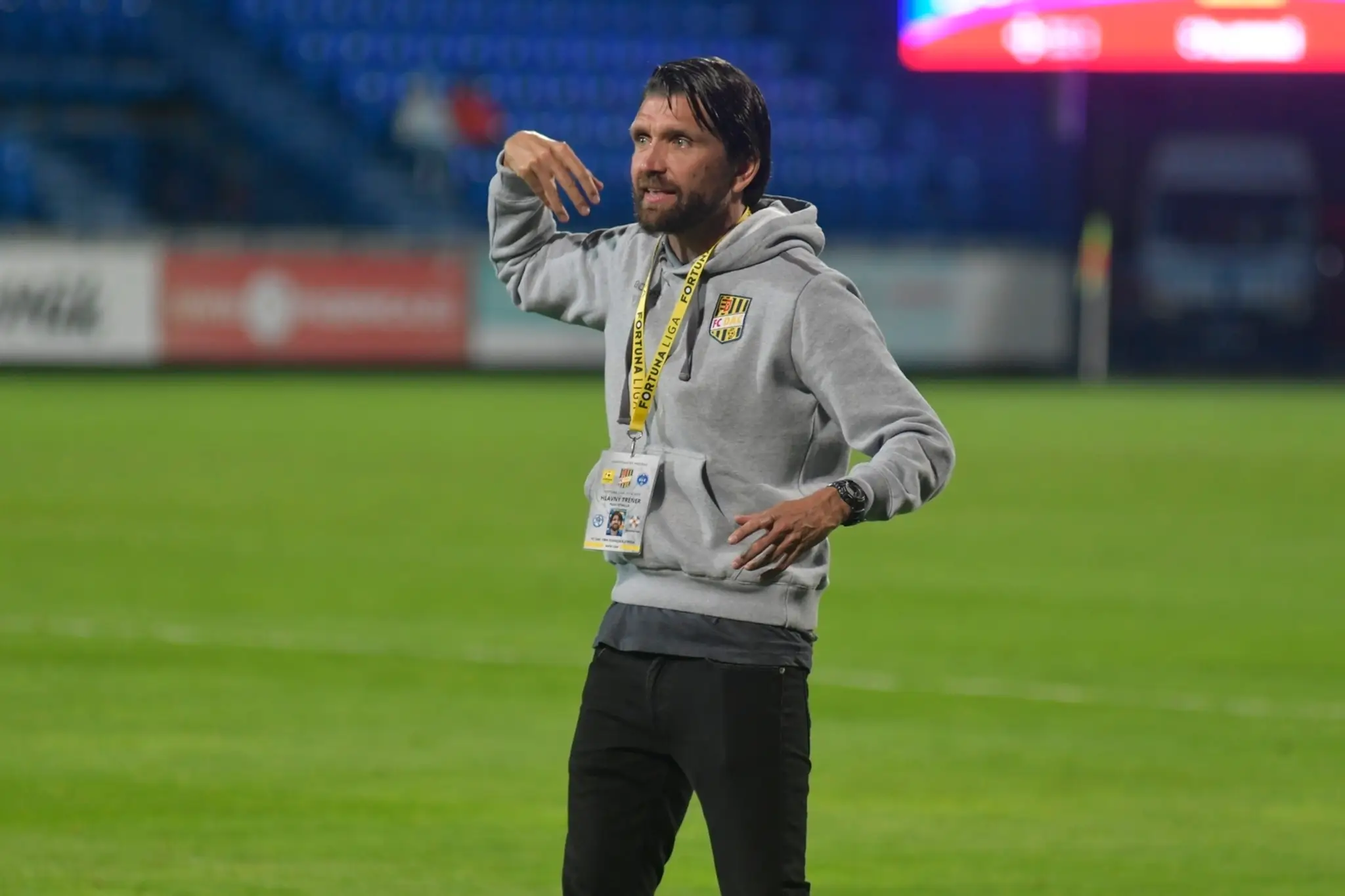 Tenista Norbert Gombos sa teší po výhre nad Švajčiarskom v 1. skupine euroafrickej zóny Davis cupu.