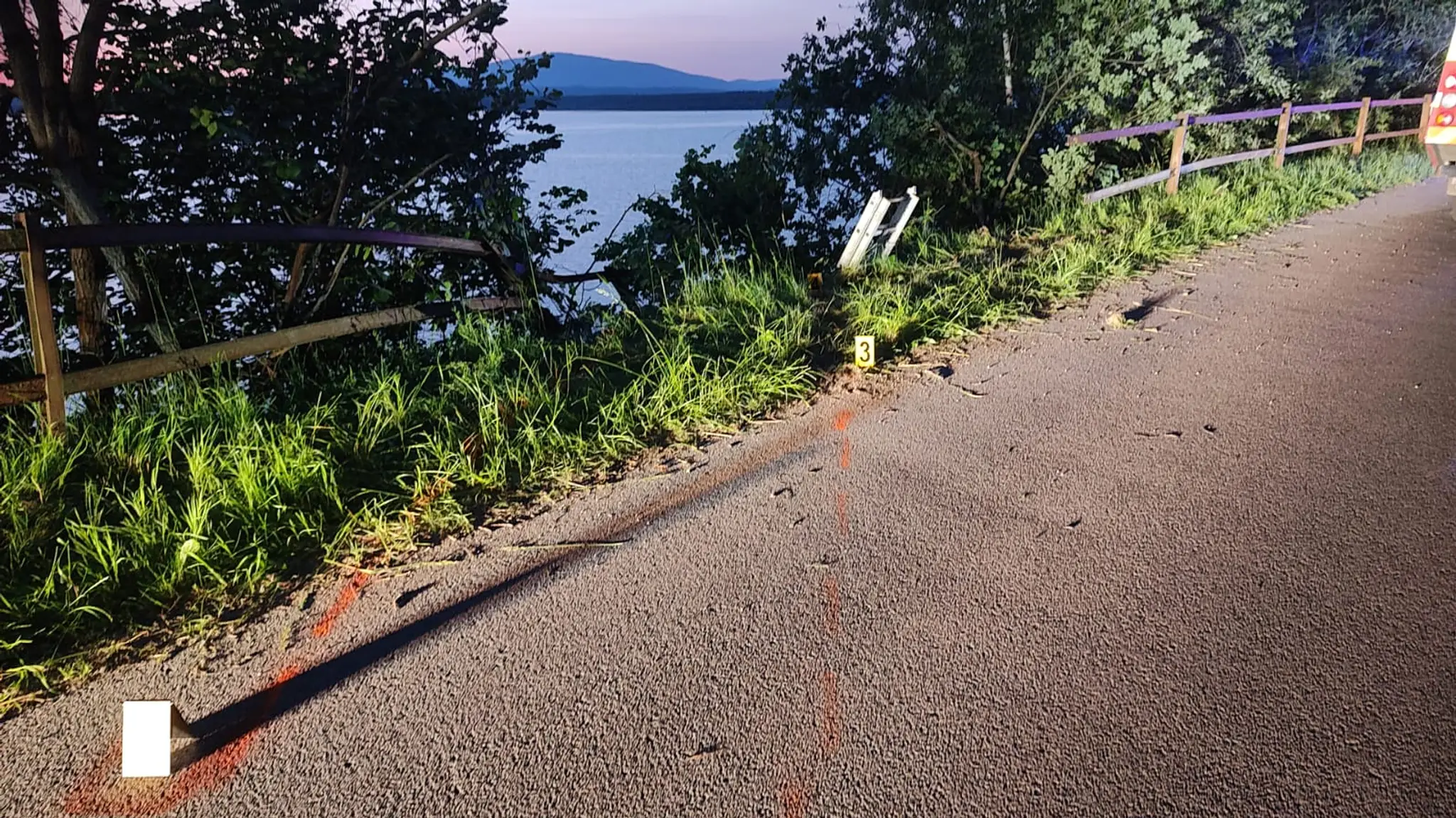 Mladík skončil s autom v Oravskej priehrade