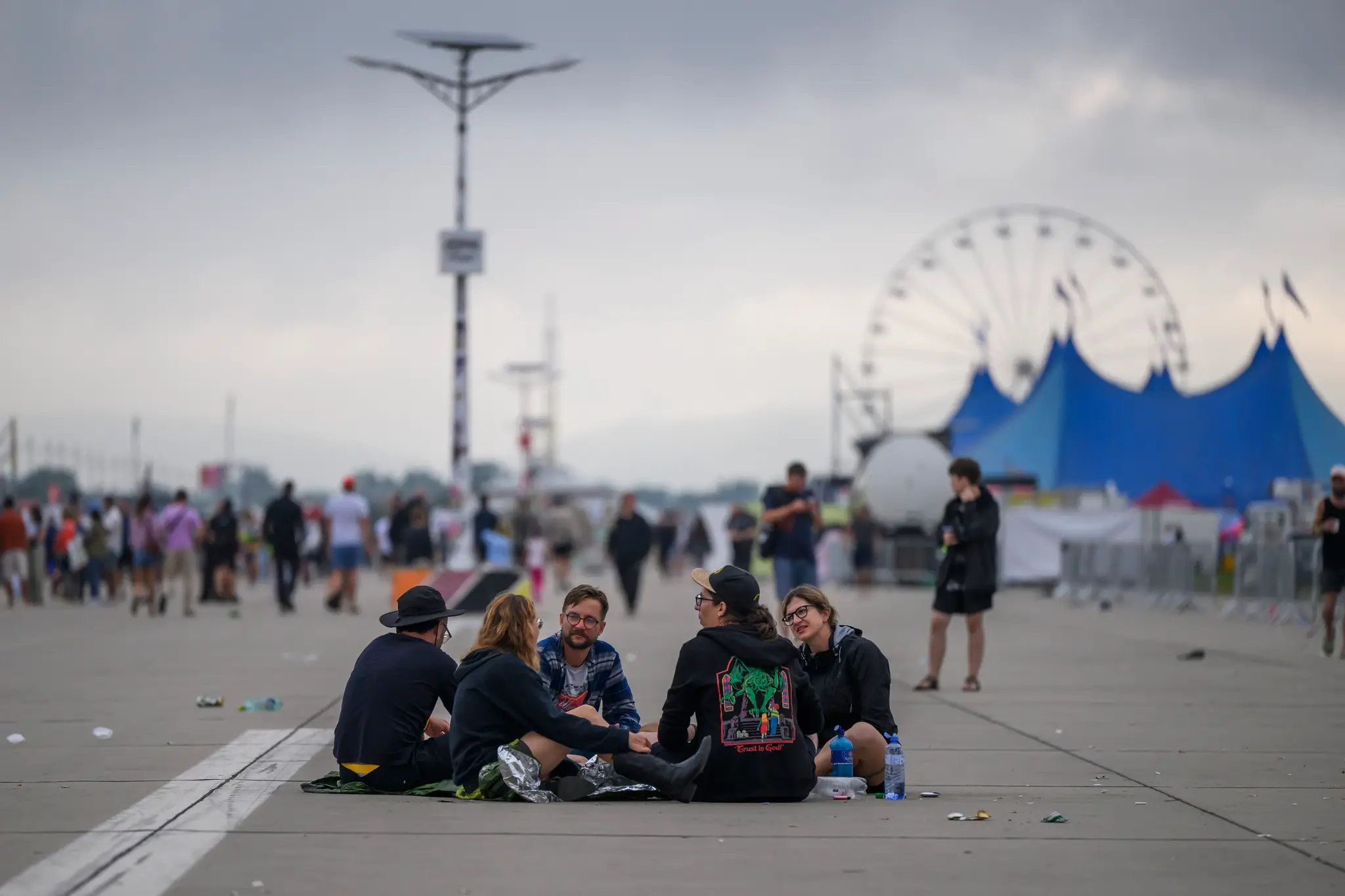Festival Pohoda po intenzívnej búrke a páde stanu predčasne ukončili.