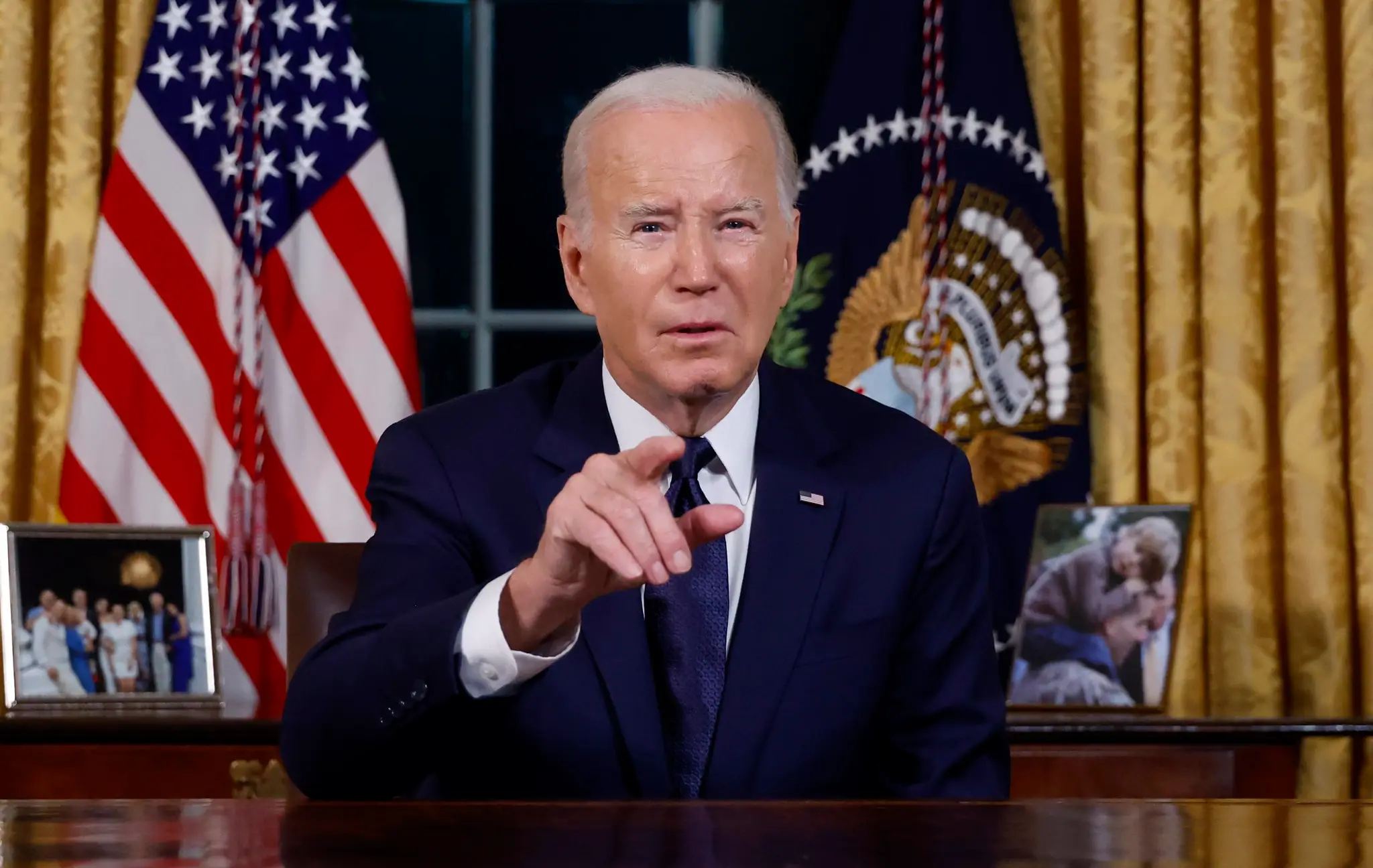 Joe Biden v Oválnej pracovni počas prejavu k národu.