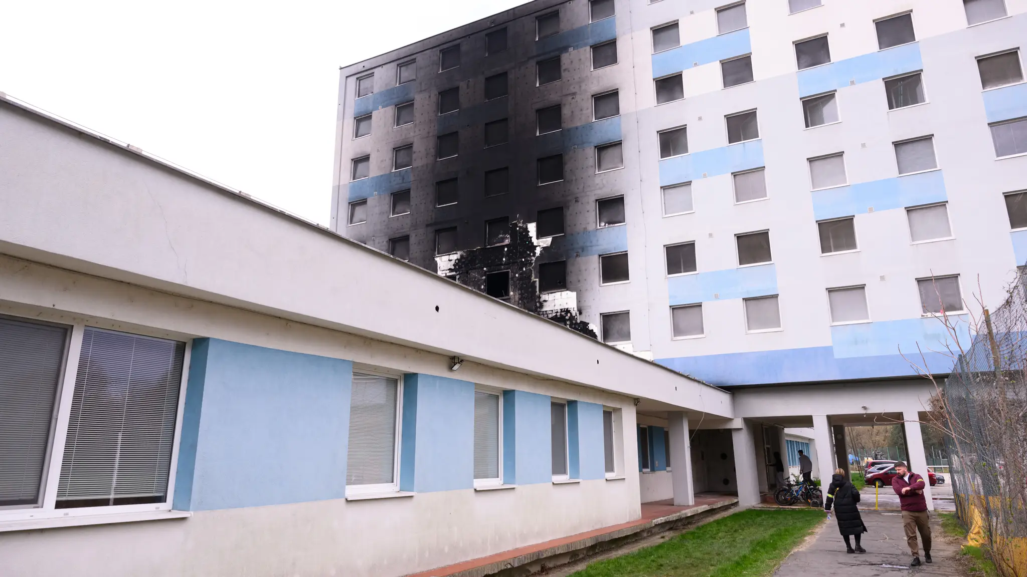 Zanedbali bezpečnosť? Rodičia detí, ktoré zobudili plamene na internáte v Nitre, tvrdia, že chýbala protipožiarna ochrana