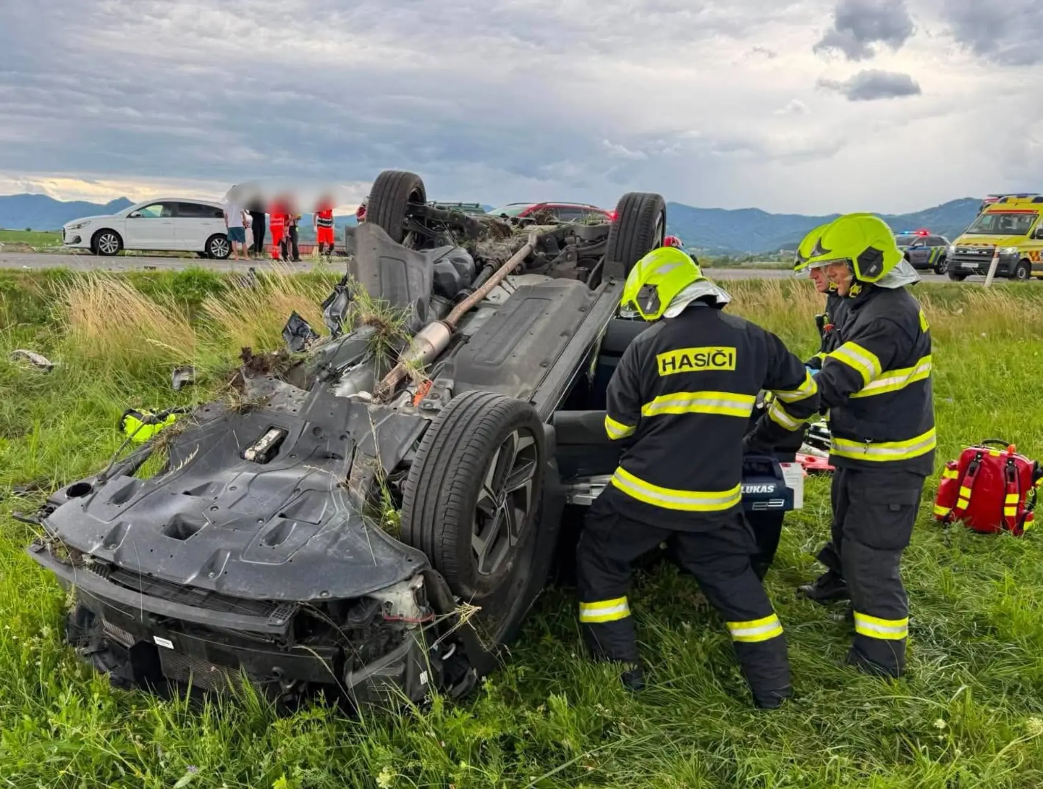 Dopravná nehoda na ceste I/65 medzi obcami Ďanová a Príbovce (3)