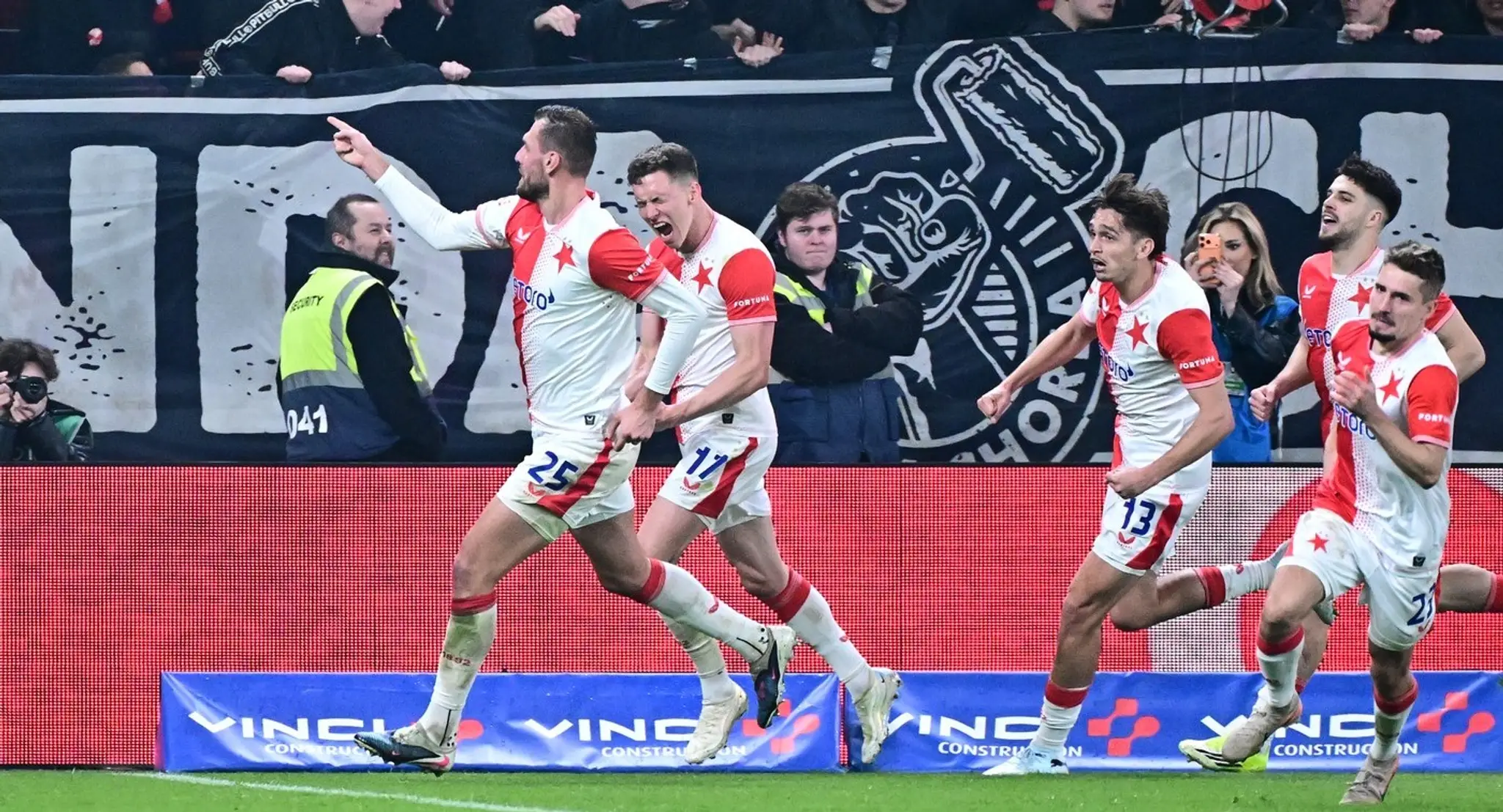 Dvojnásobná radosť Slavie. Pražský celok zdolal najväčšieho rivala a na čele má už 10-bodový náskok.