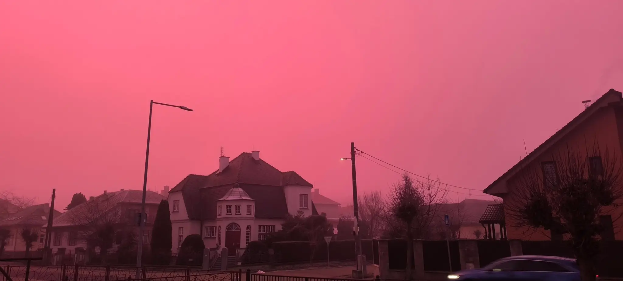 Ružová hmla v Spišskej Novej Vsi. 