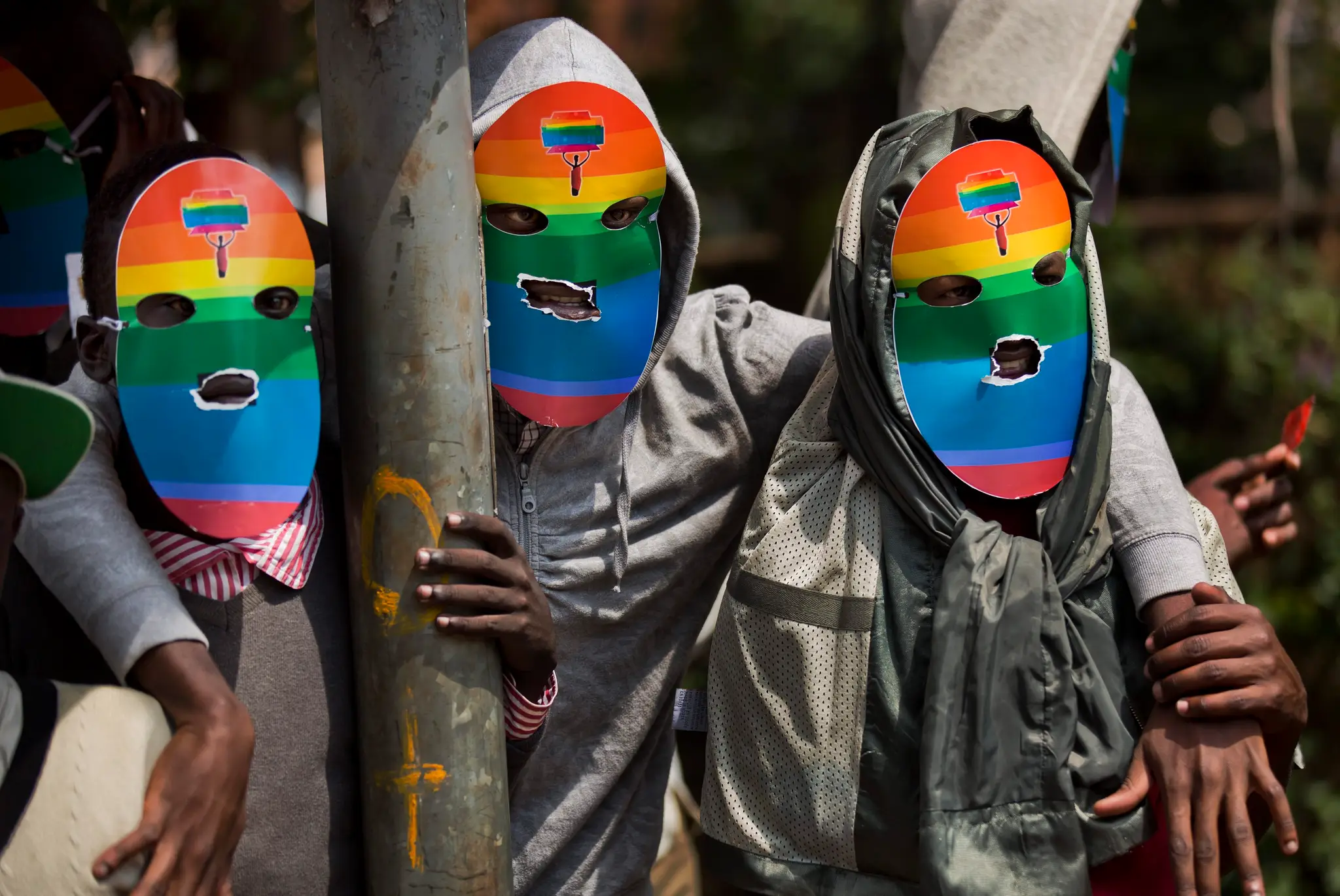 Archívna snímka z 10. februára 2014 - Keňskí členovia a podporovatelia komunity LGBTQ majú na sebe masky, aby si zachovali anonymitu počas protestu v Nairobi