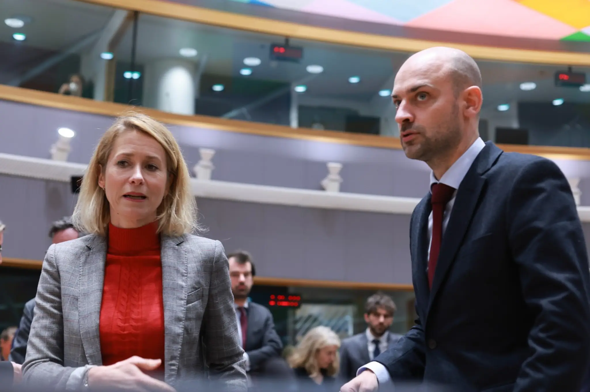 Šéfka diplomacie EÚ Kaja Kallasová a francúzsky minister zahraničných vecí Jean-Noël Barrot.