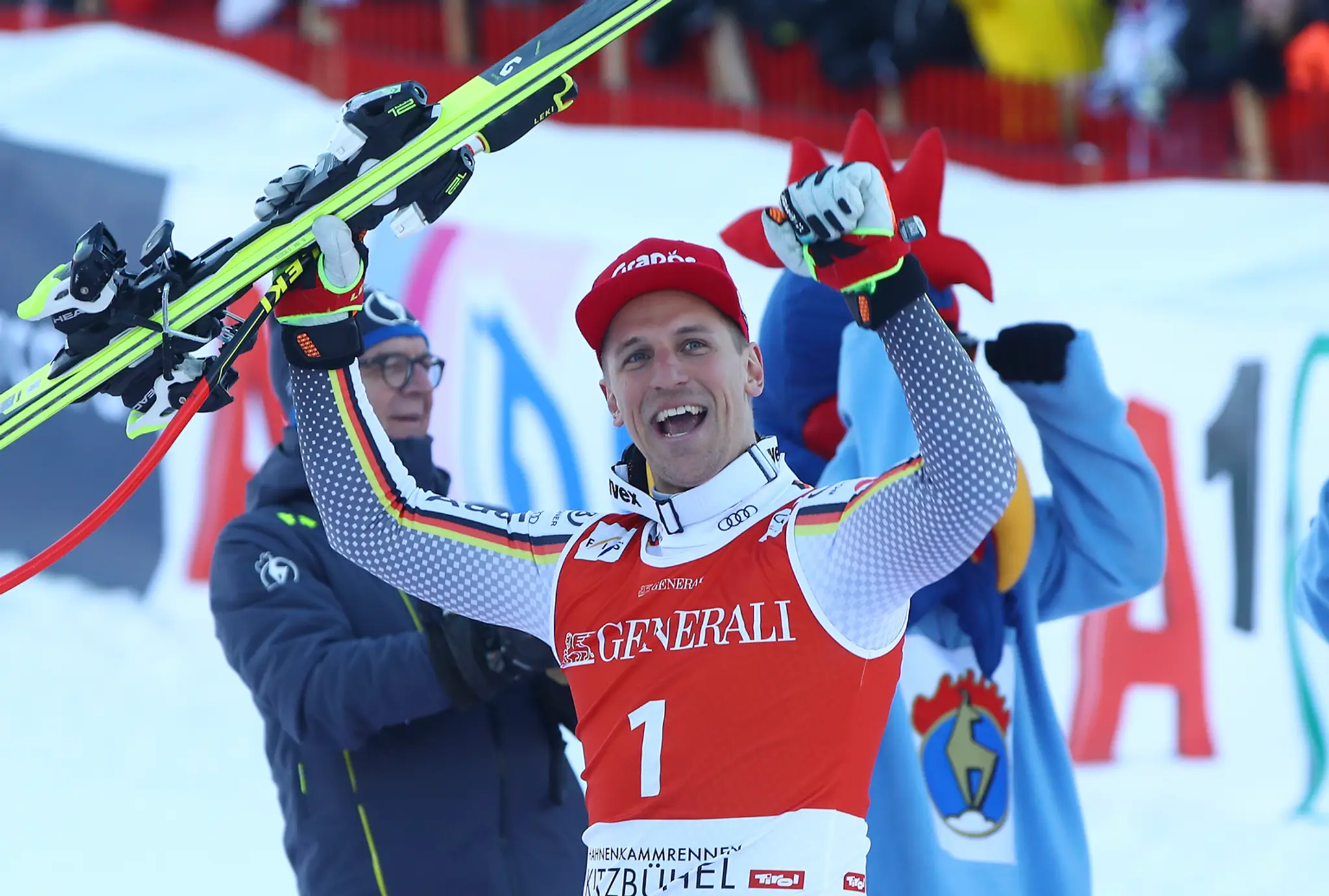 Alpský lyžiar Josef Ferstl v super-G v Kitzbüheli.
