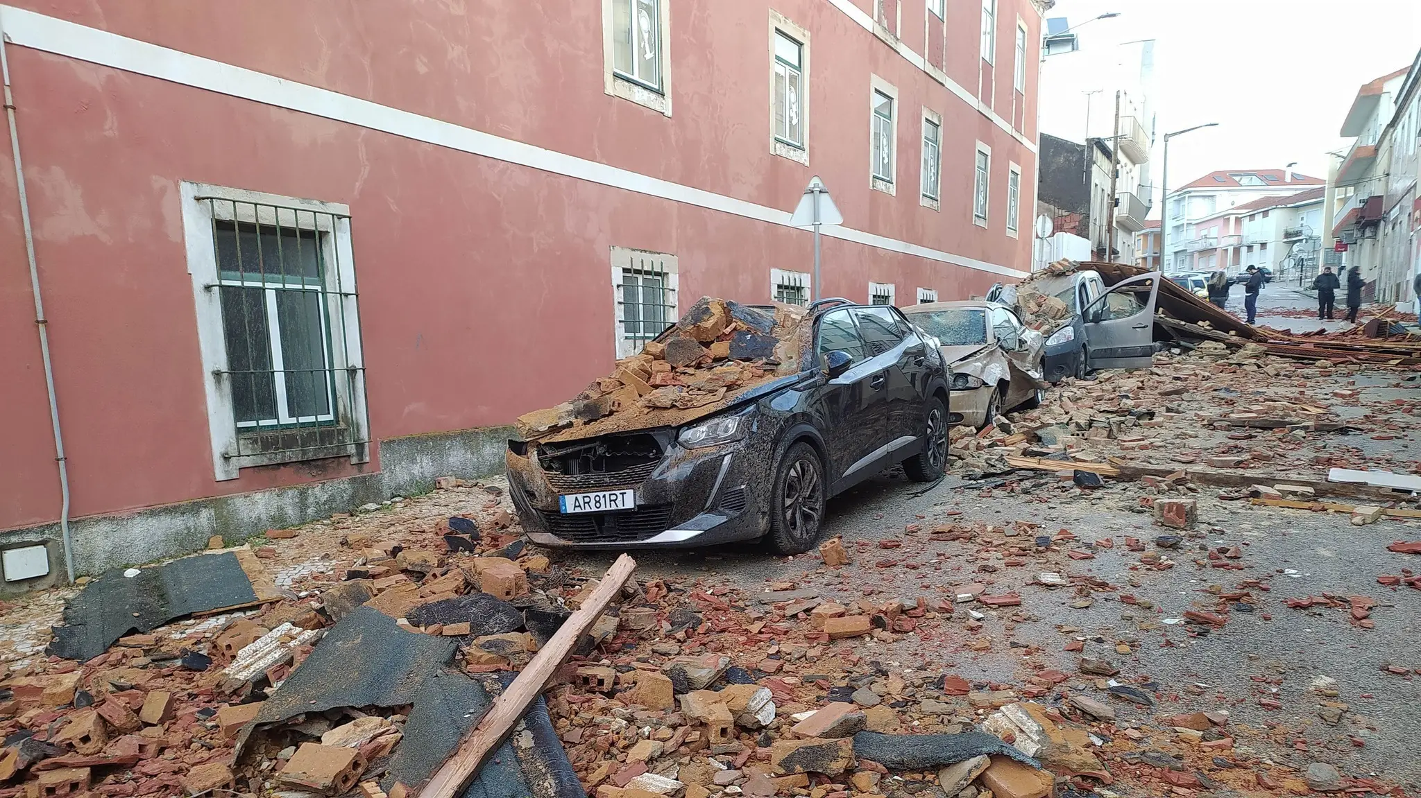 Vyčíňanie búrky Kristin v Portugalsku 