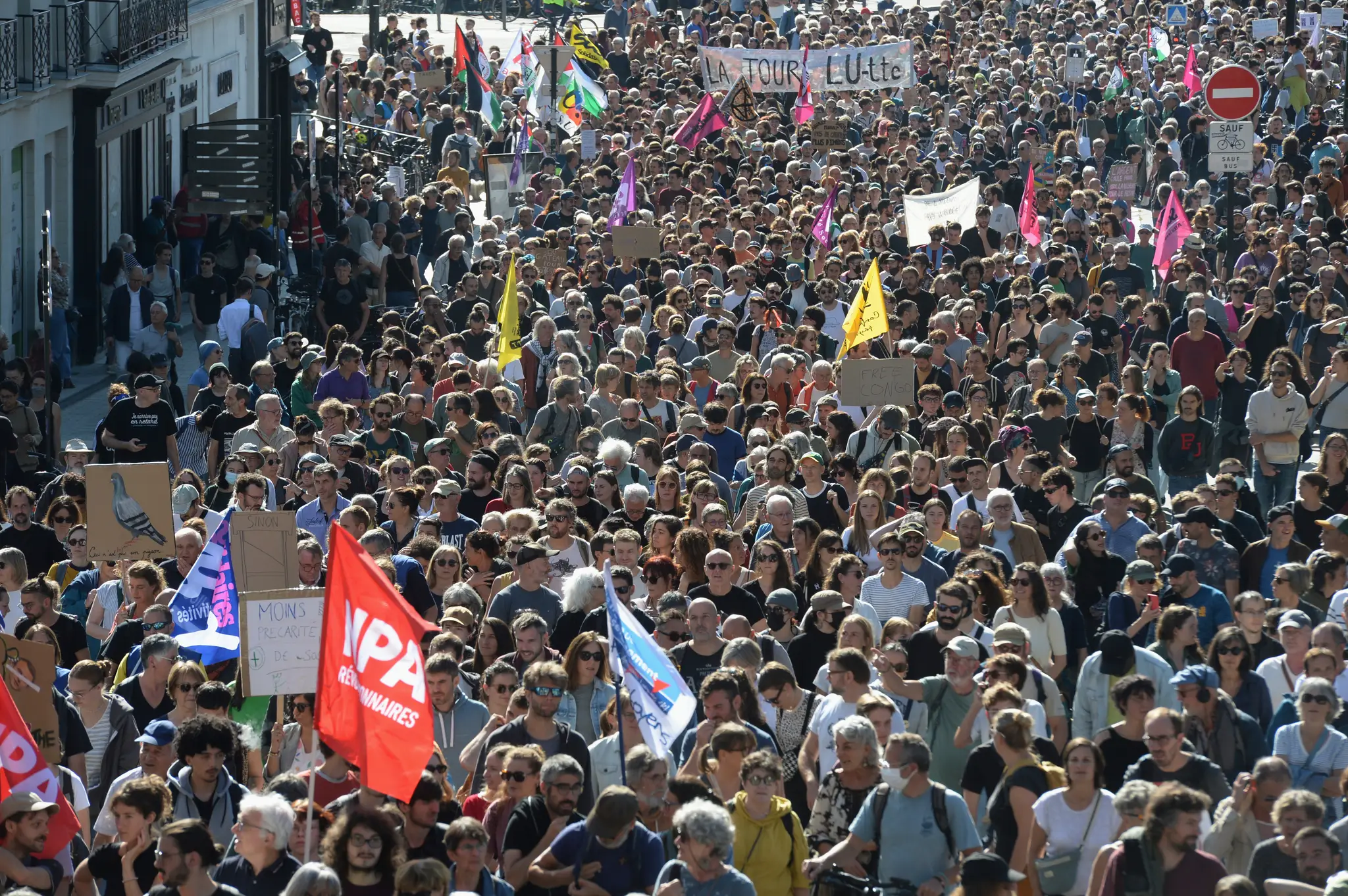 Na protivládnych protestoch vo Francúzsku sa podľa odborárov zúčastnilo milión ľudí