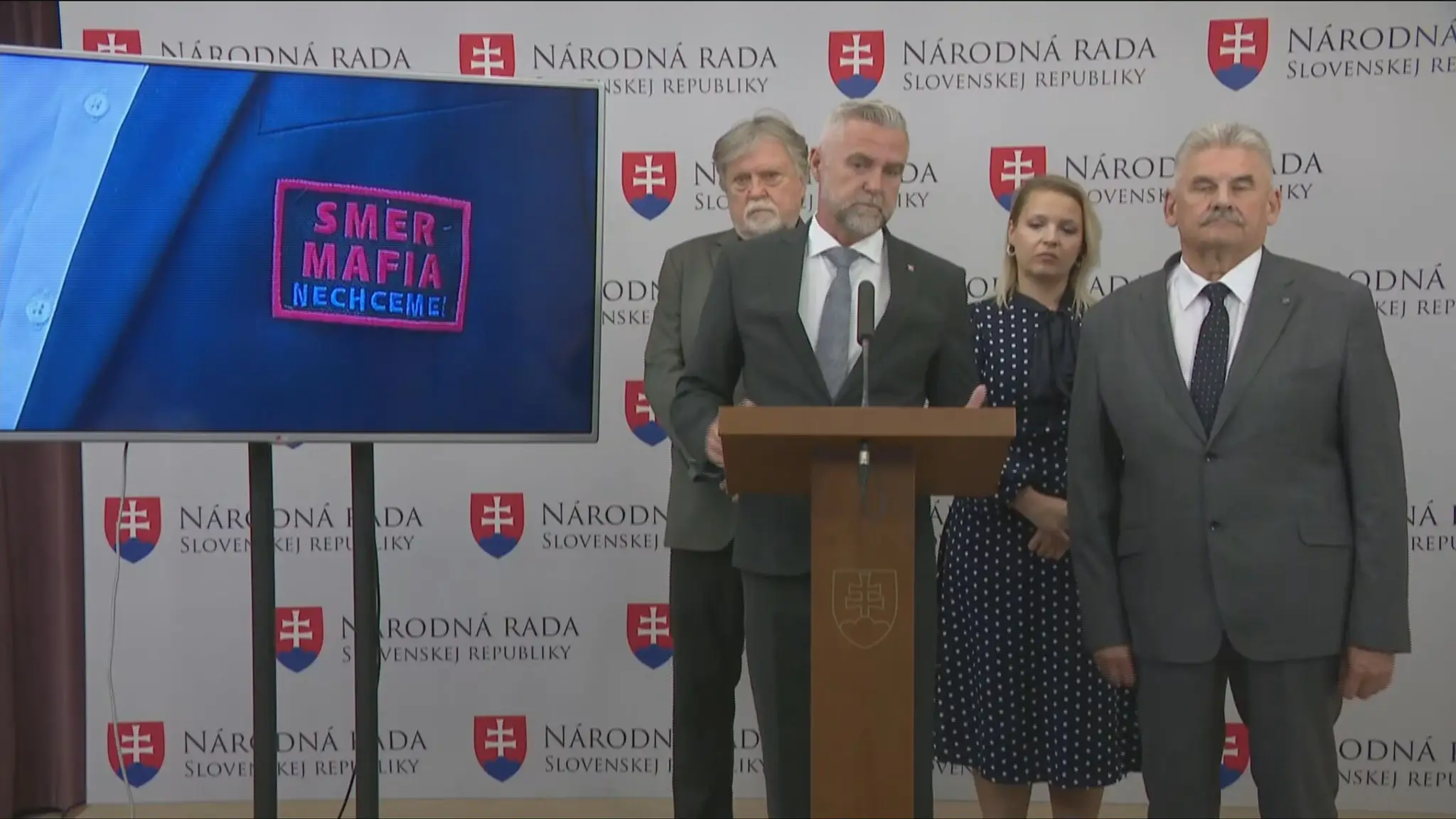 Tlačovka Smer-SD k nášivke Alojza Hlinu. 