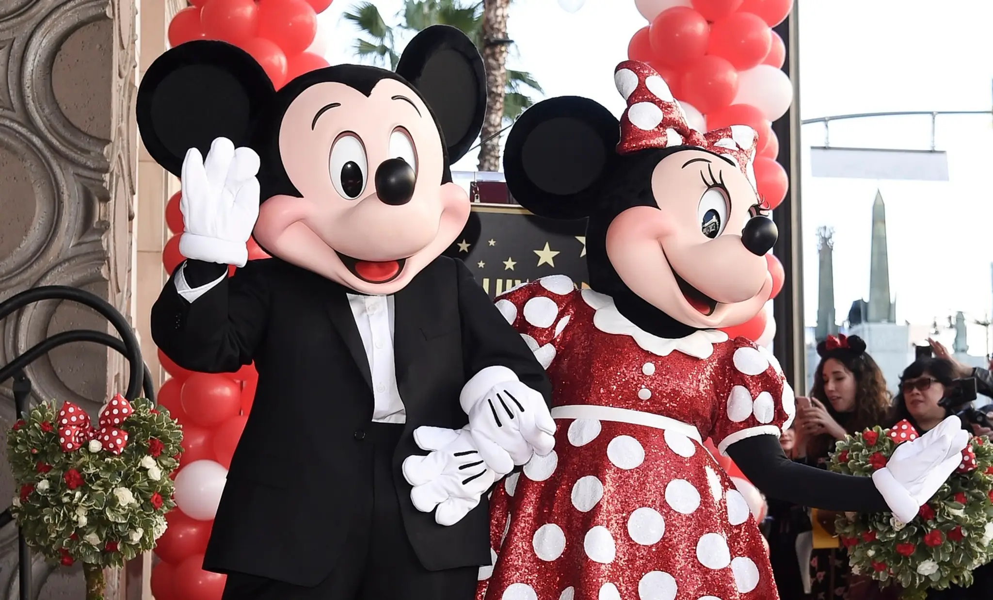 Mickey Mouse s partnerkou Minnie Mouse.