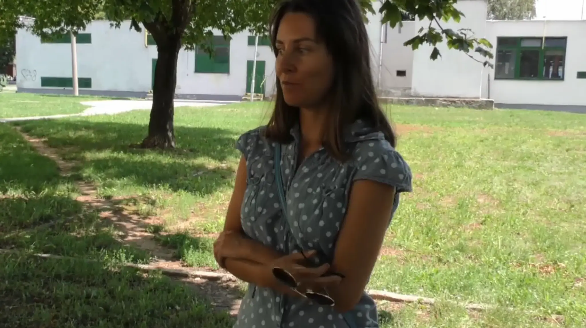 Dana je bez práce. 