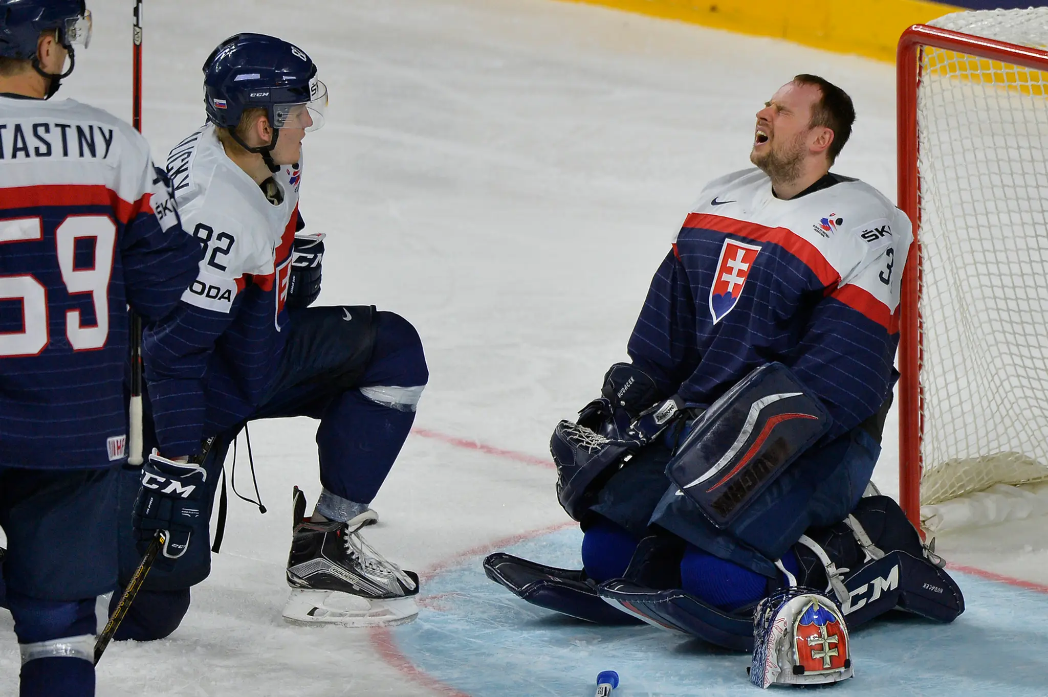 Na snímke zľava Andrej Šťastný, Pavol Skalický a brankár Július Hudáček.