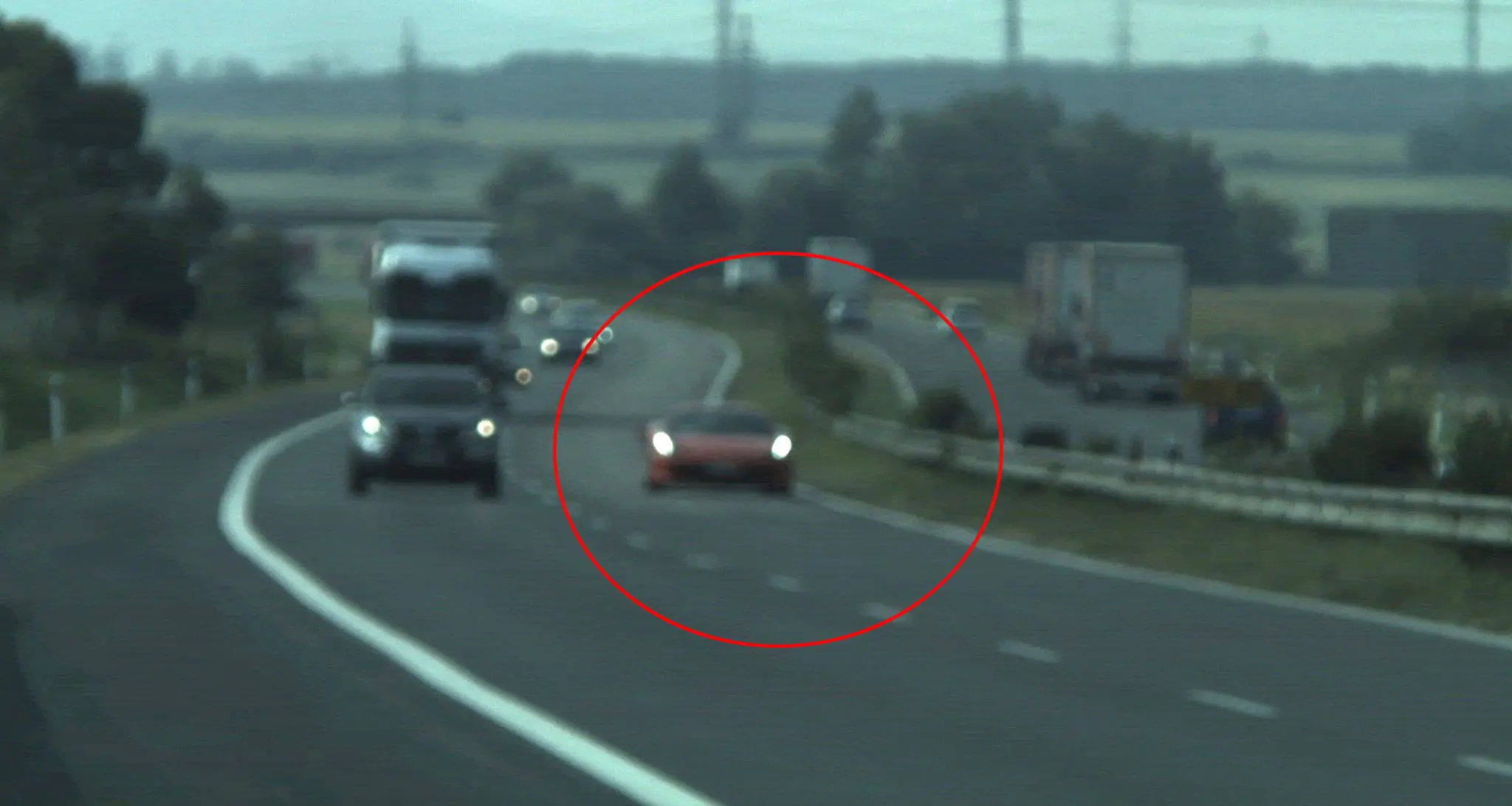 Na Ferrari sa rútil po diaľnici 240 km/h. Zaplatil pokutu a šiel ďalej