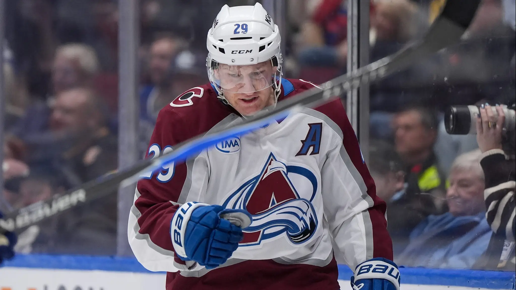 Nathan MacKinnon (cropped)