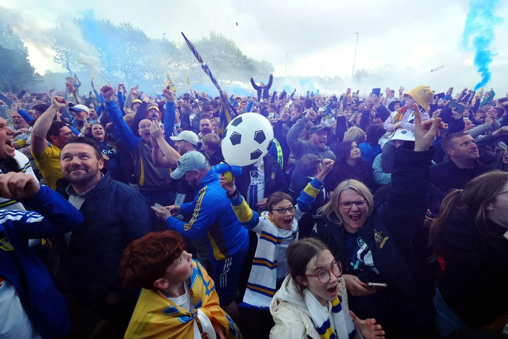 Oslavujúci fanúšikovia Leeds United