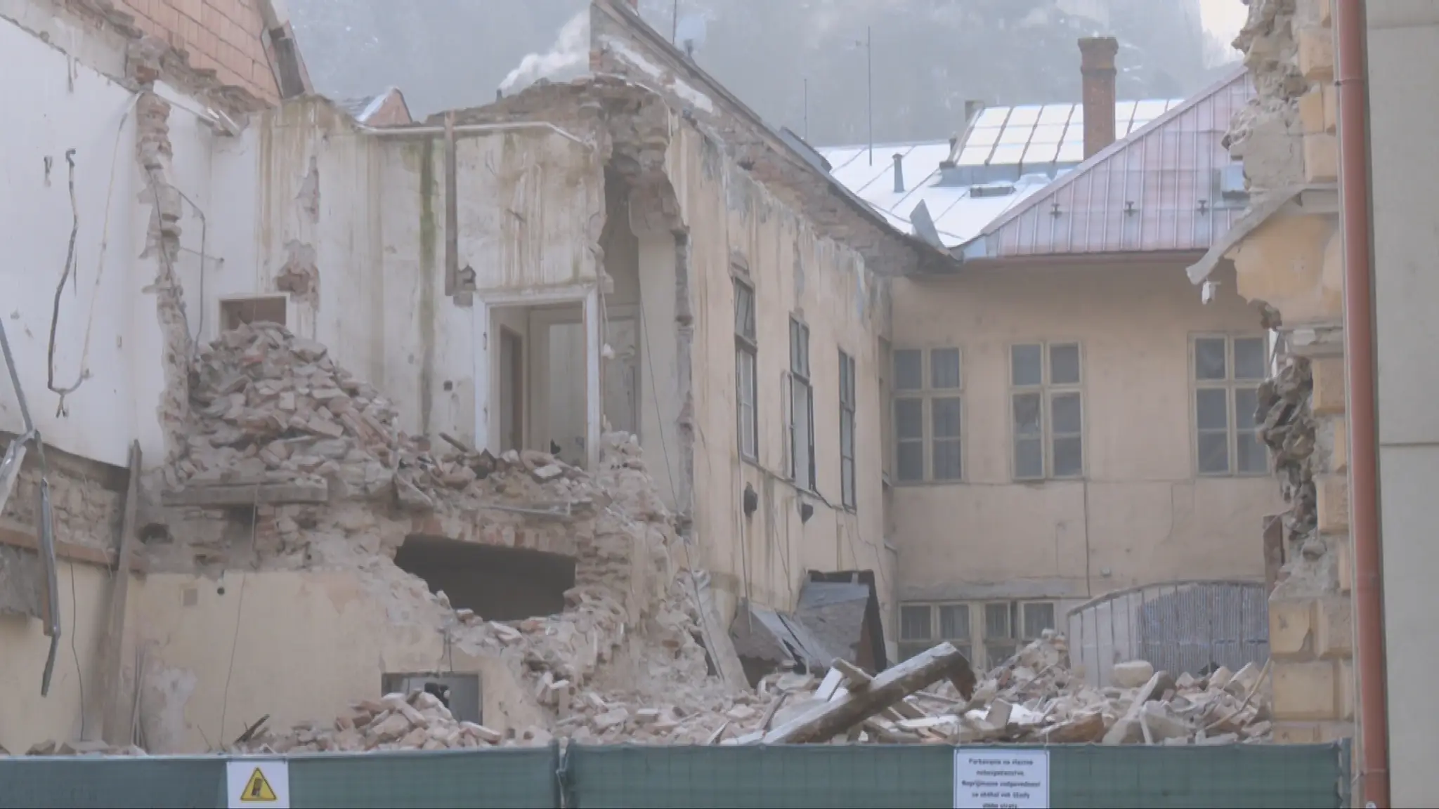 Zničená historická budova.