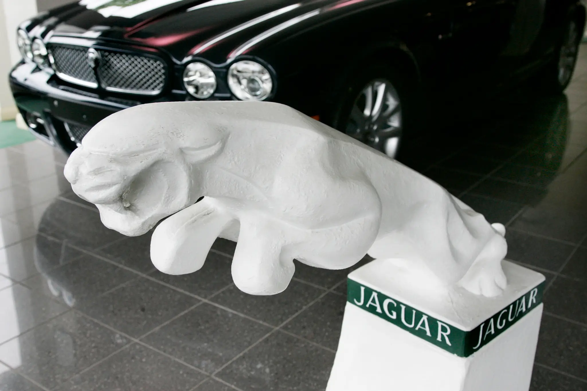Jaguar Ford Land Lover