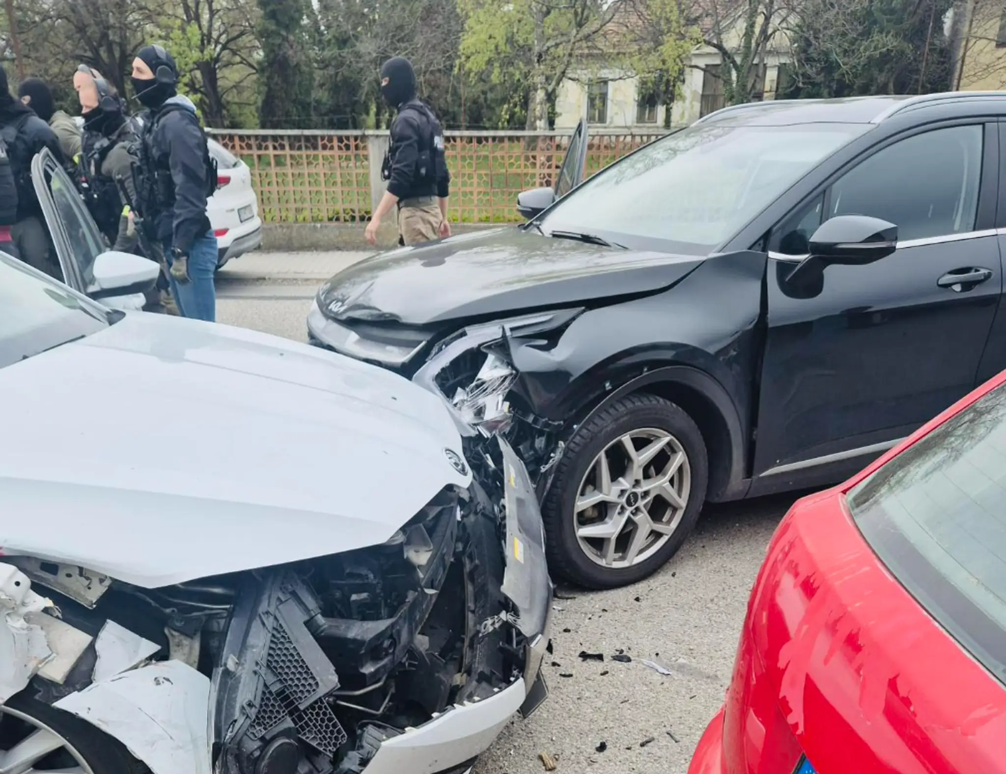 Pri policajnej razii zadržali muža, ktorý zdemoloval centrum Bratislavy a pri pokuse o útek poškodil policajné vozidlo.