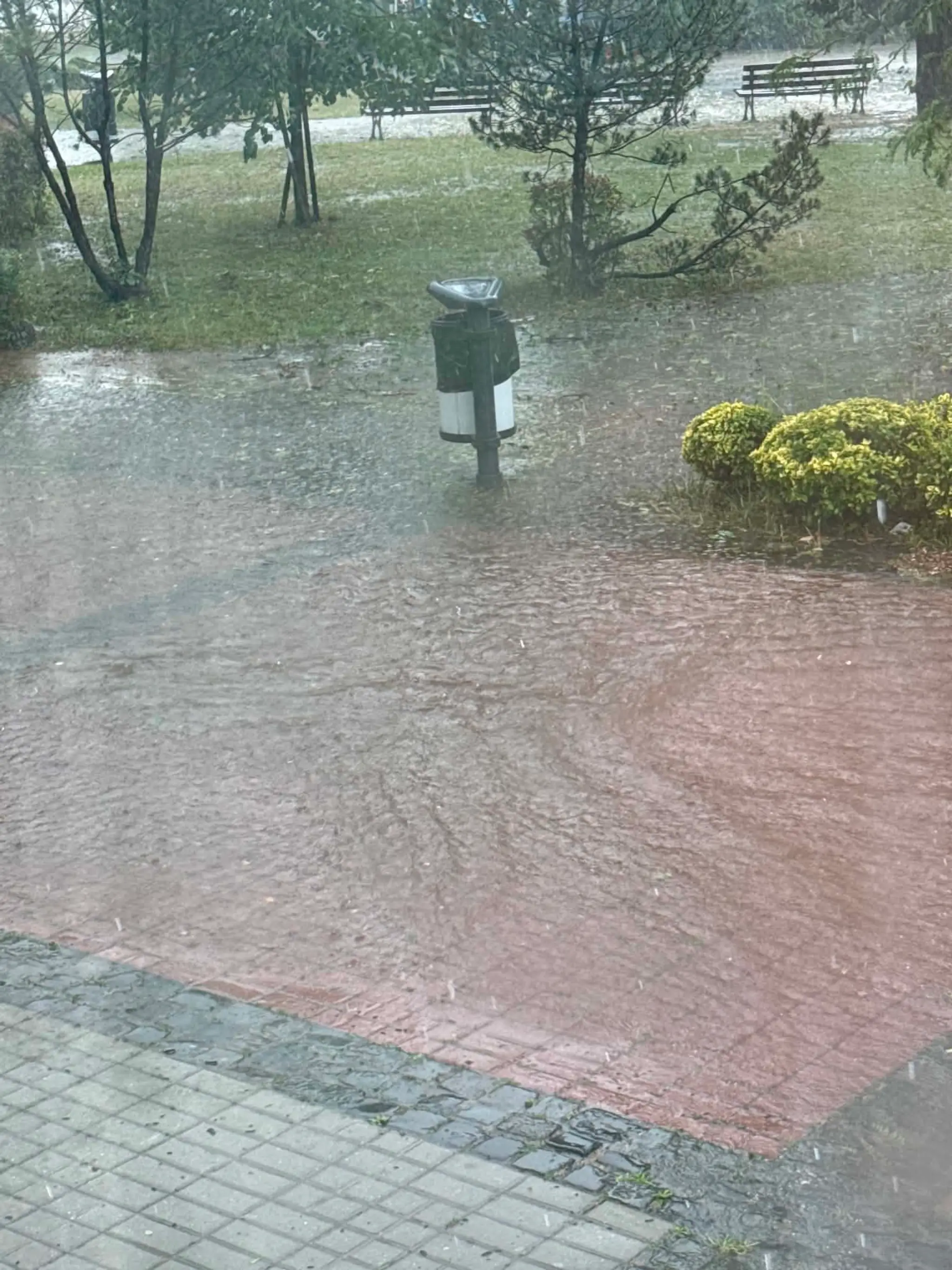 Búrka v Humennom.